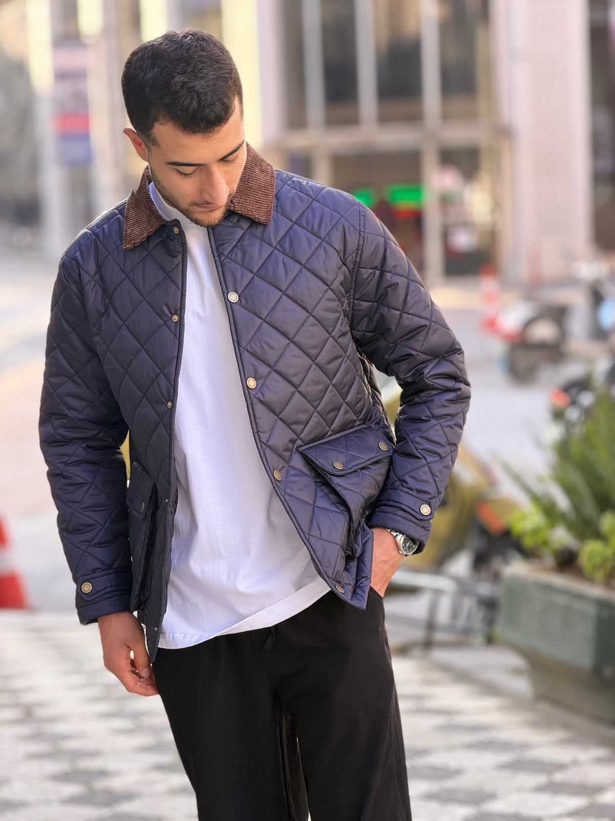 color:navy