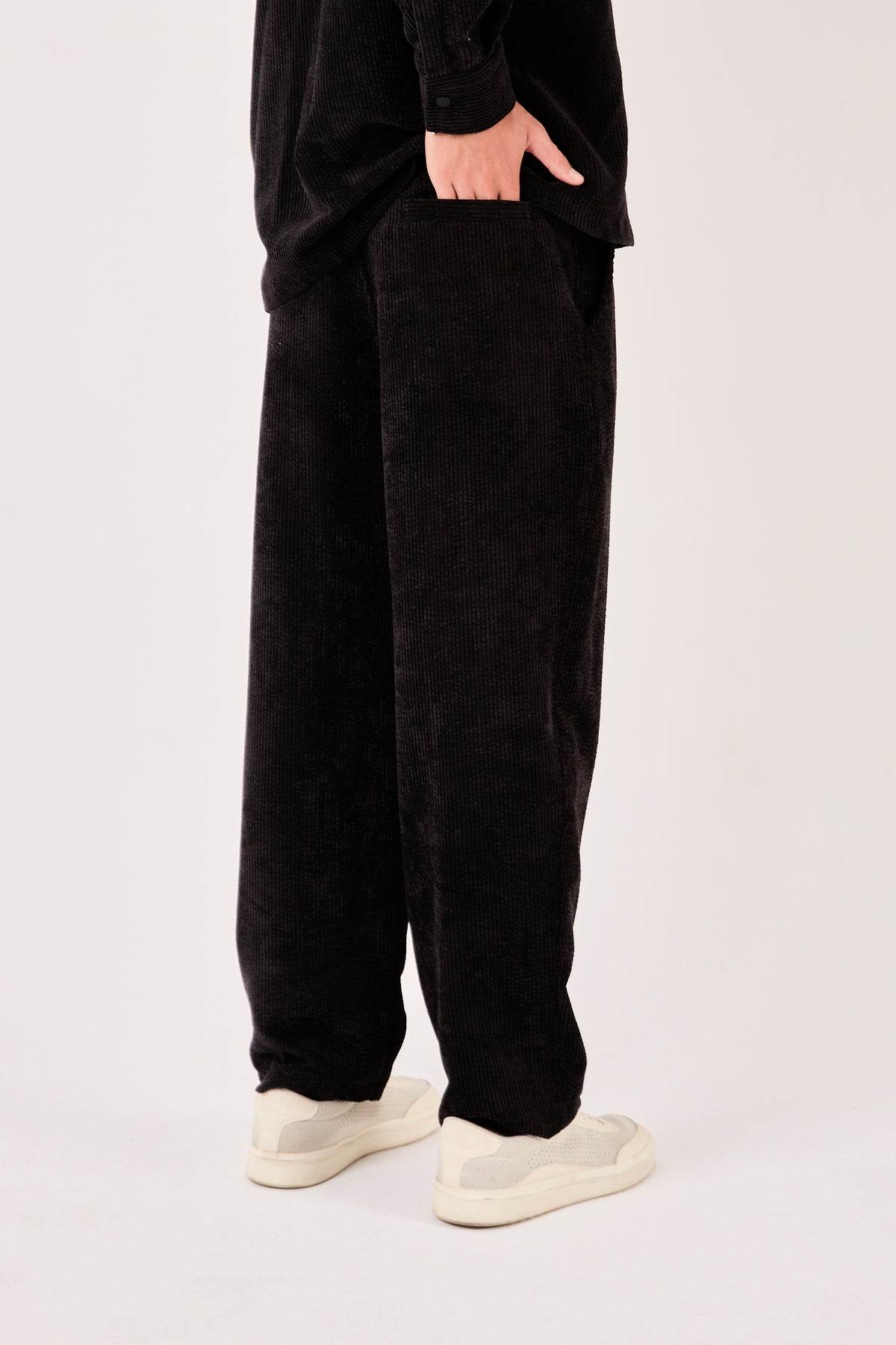 color:black