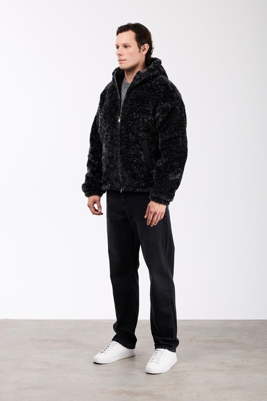 color:black