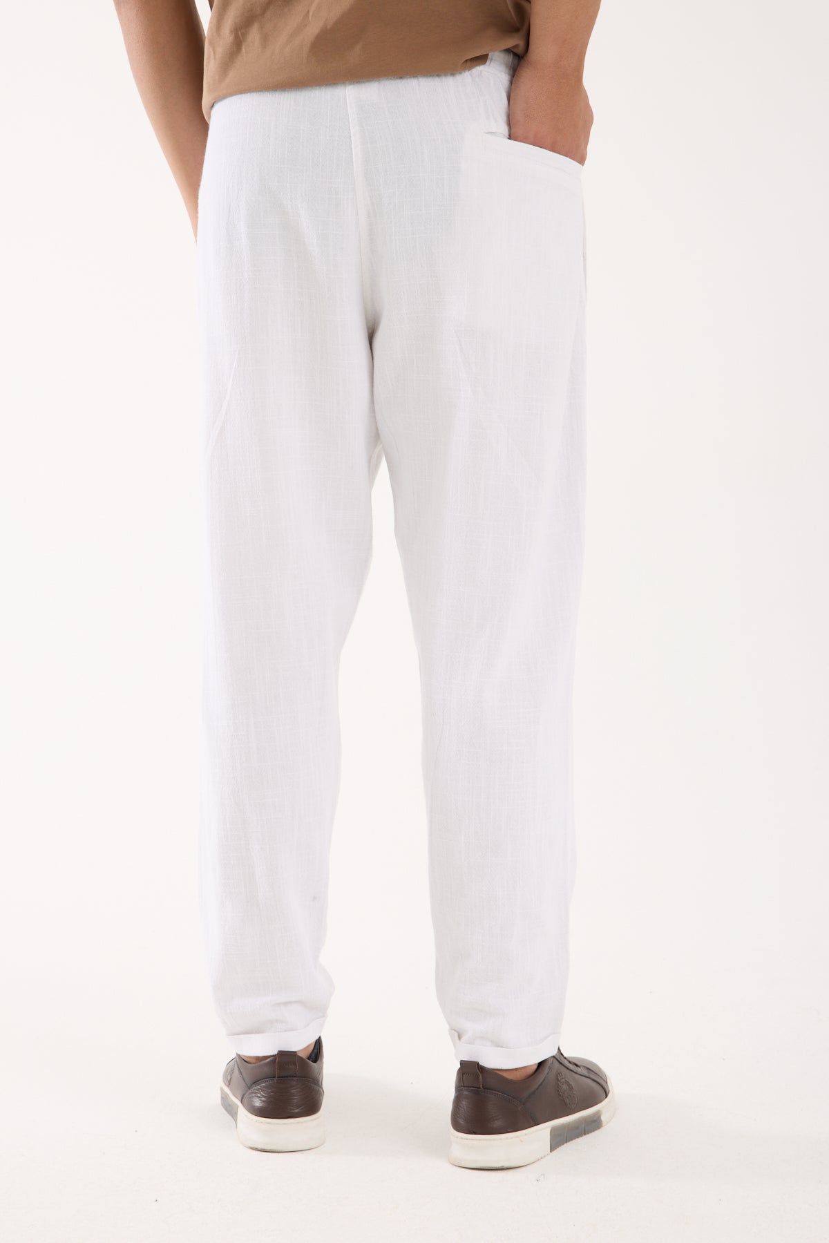 color:white
