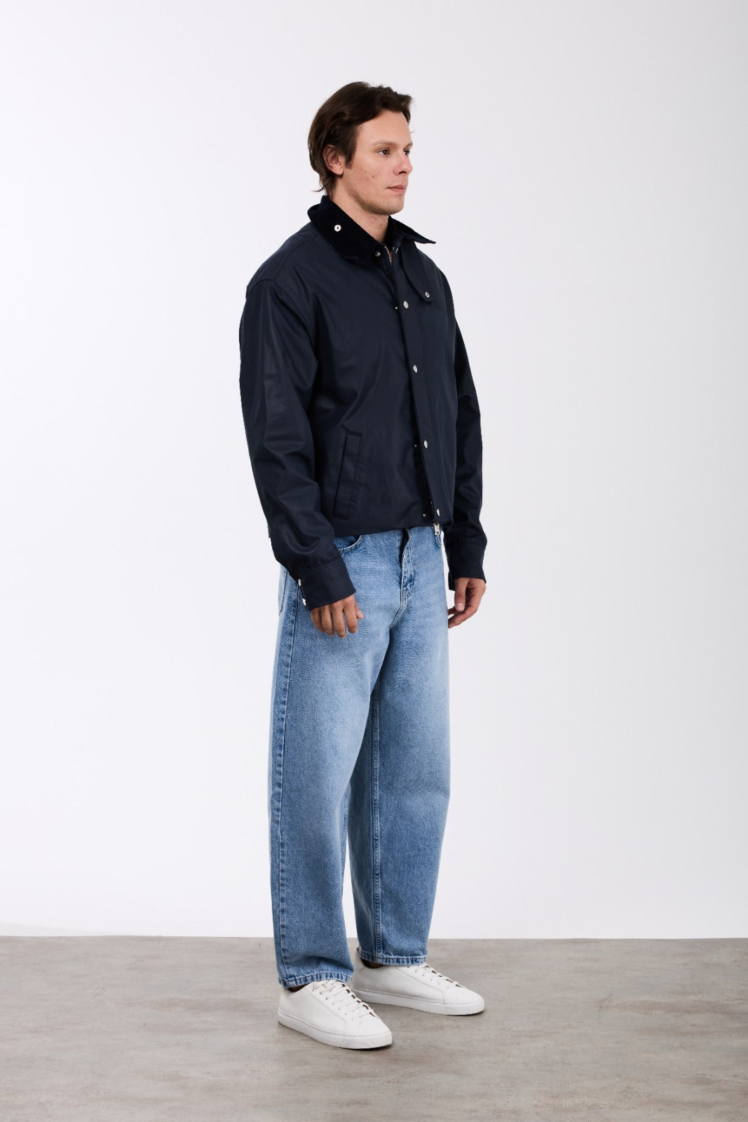 color:navy