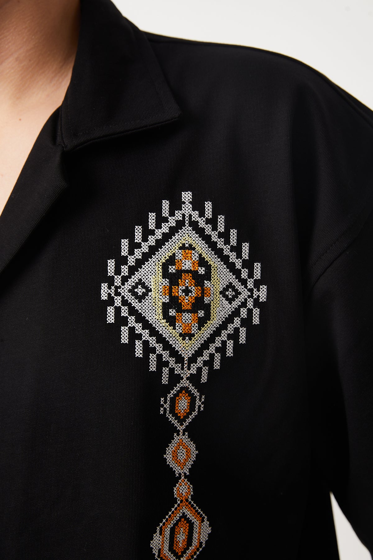 color:black
