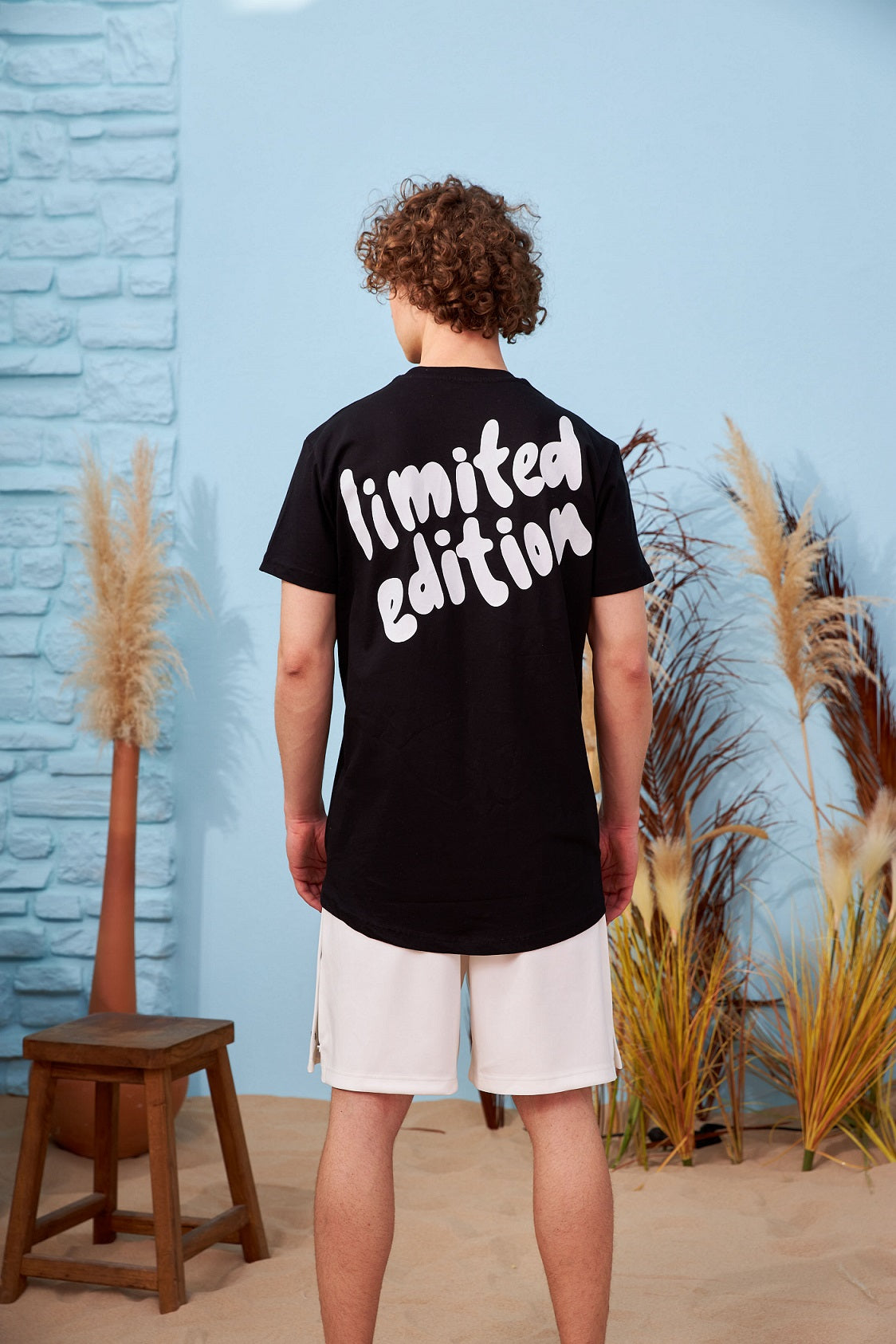color:black