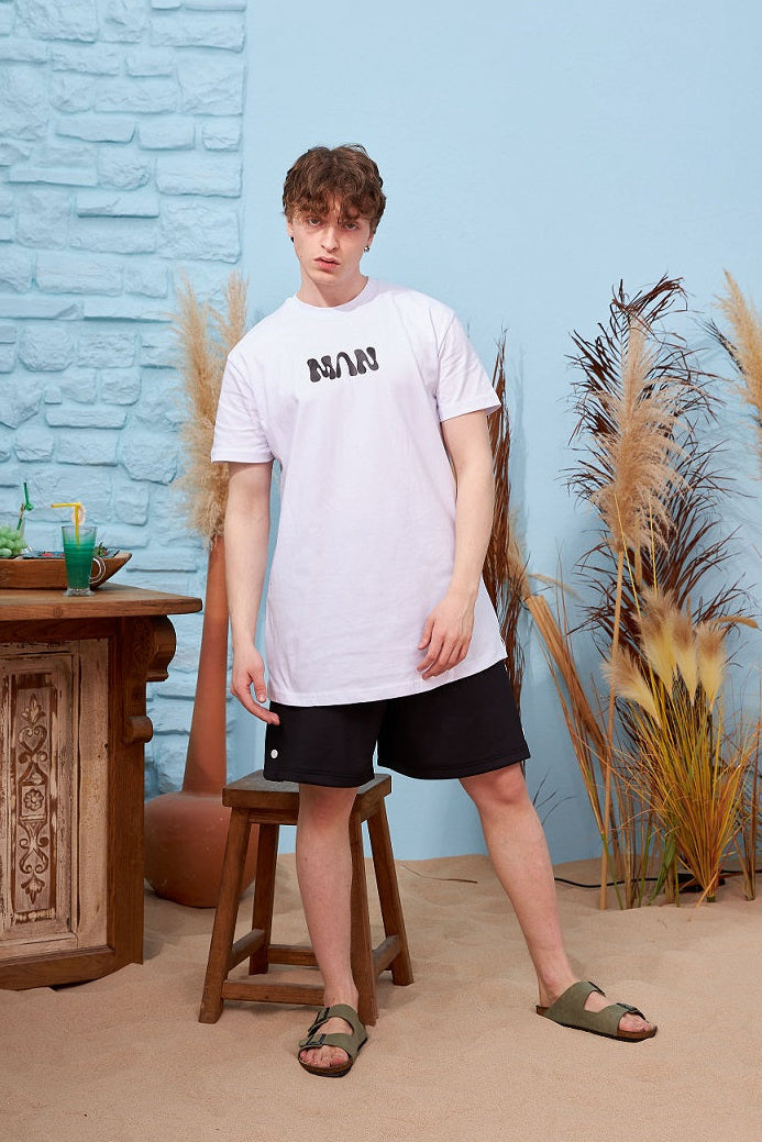 color:white
