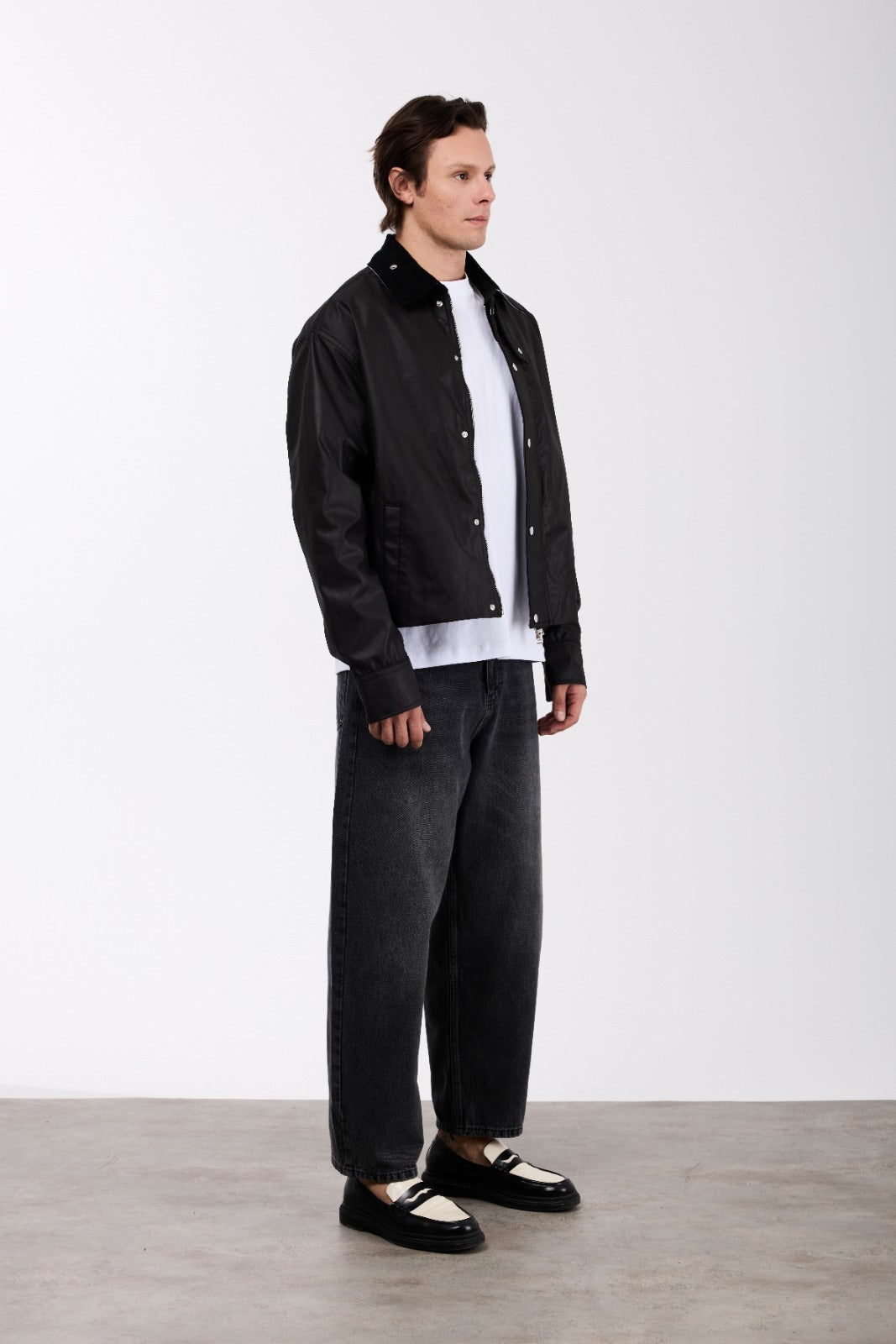 color:black