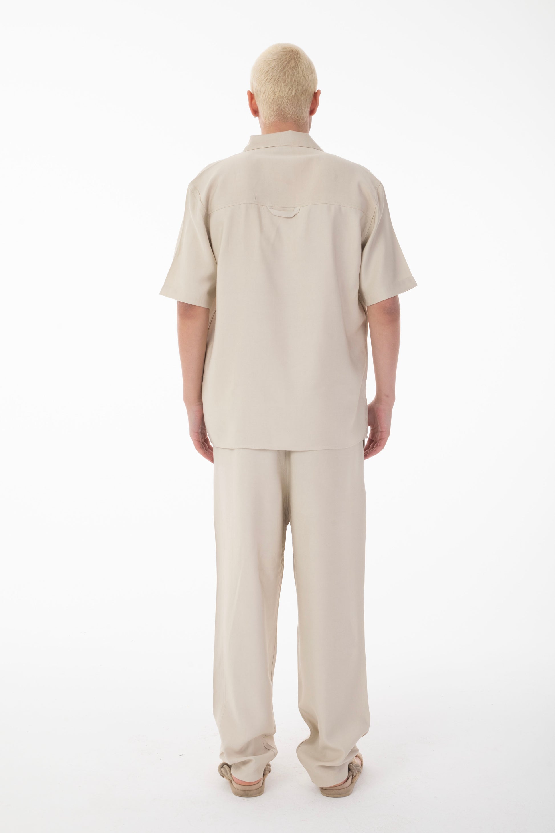color:beige