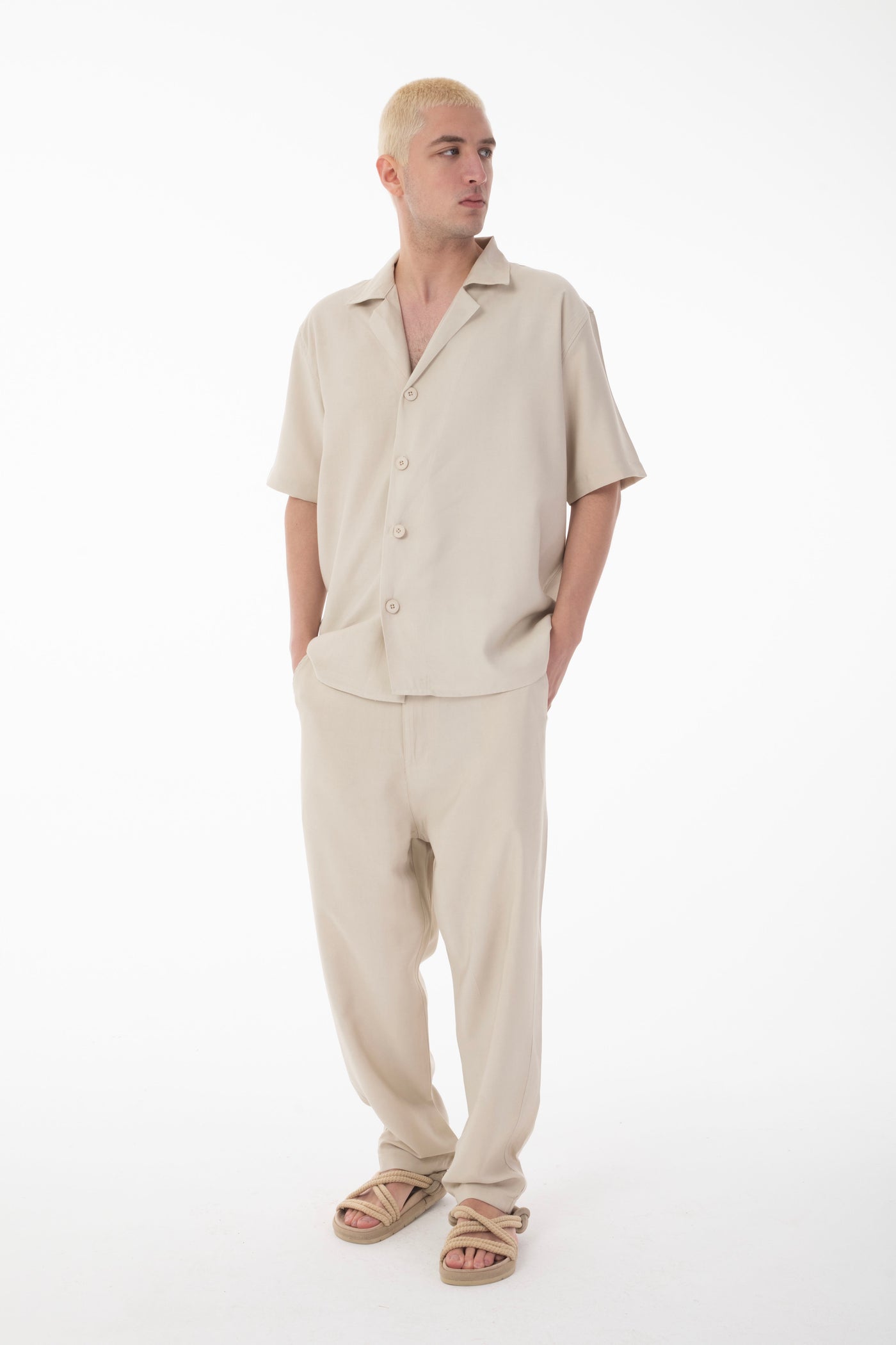 color:beige