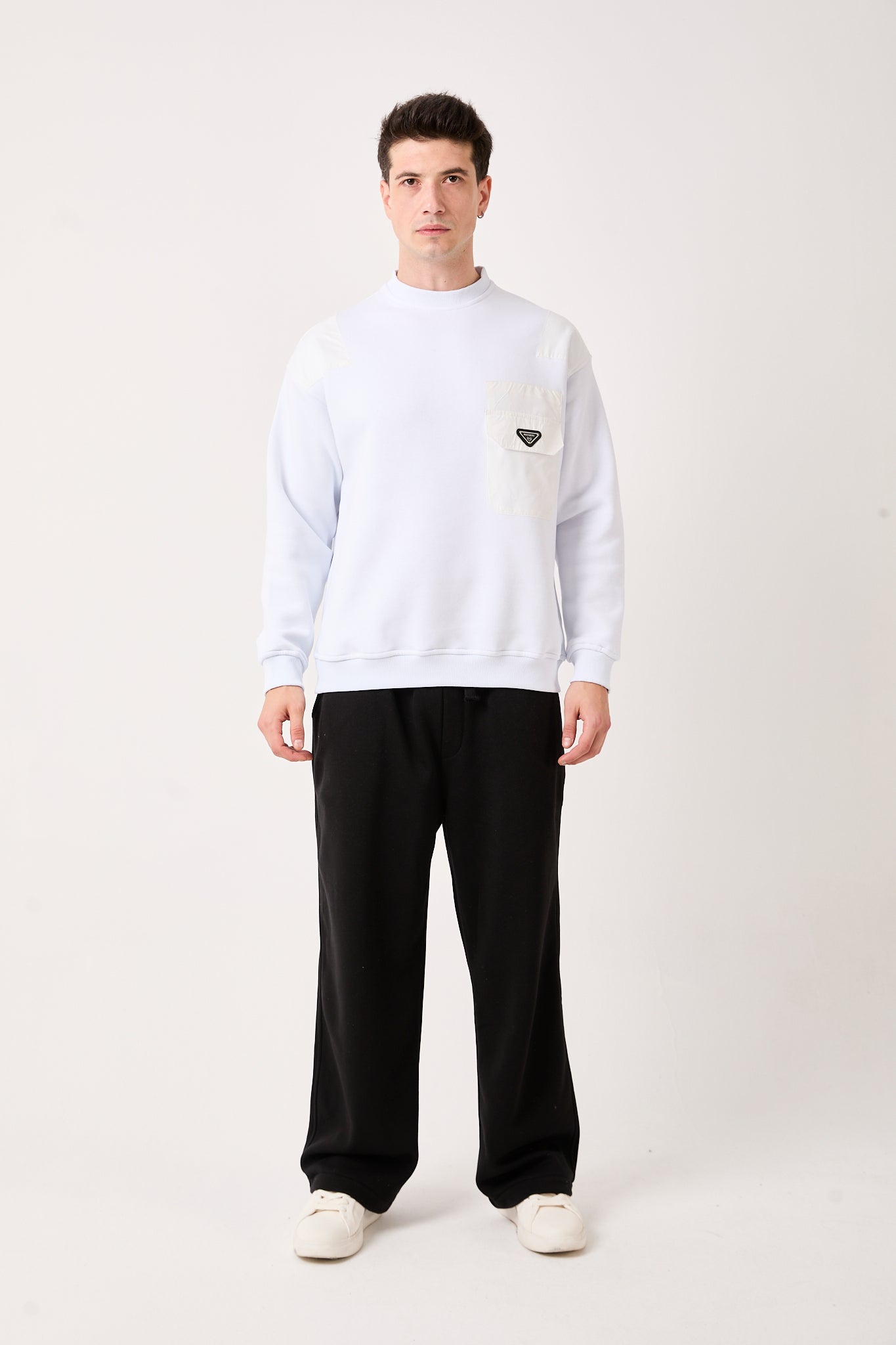 color:white
