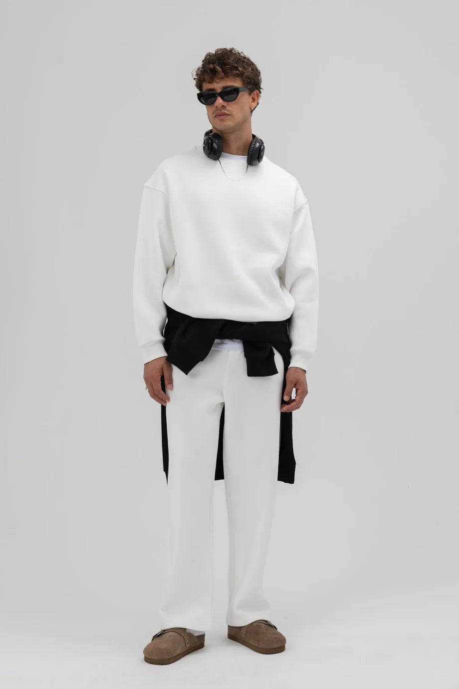 color:white