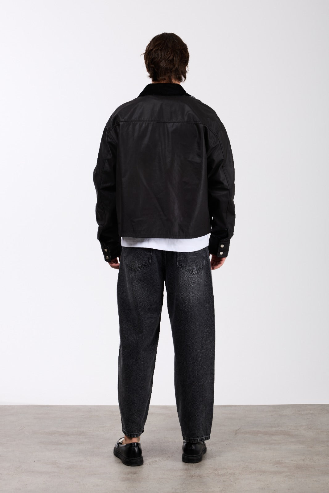 color:black