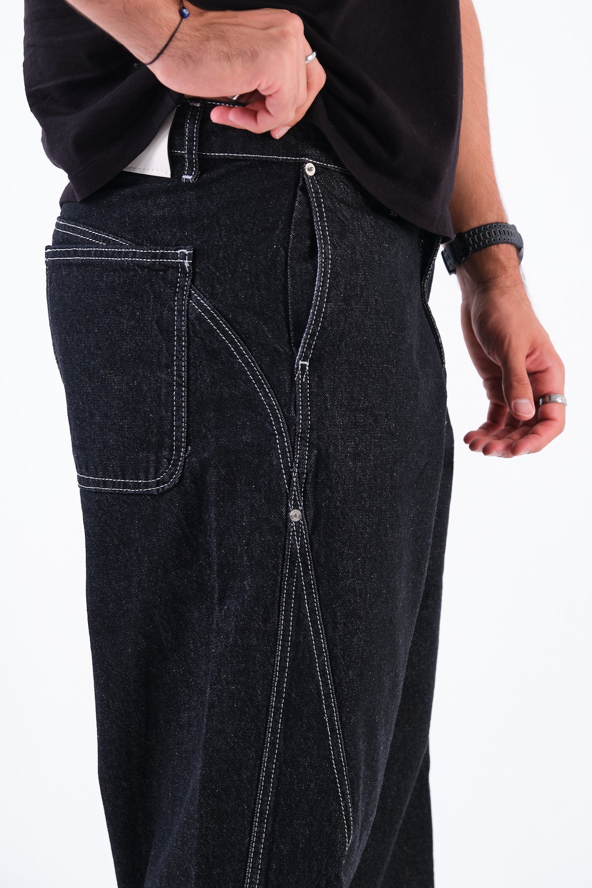 color:black