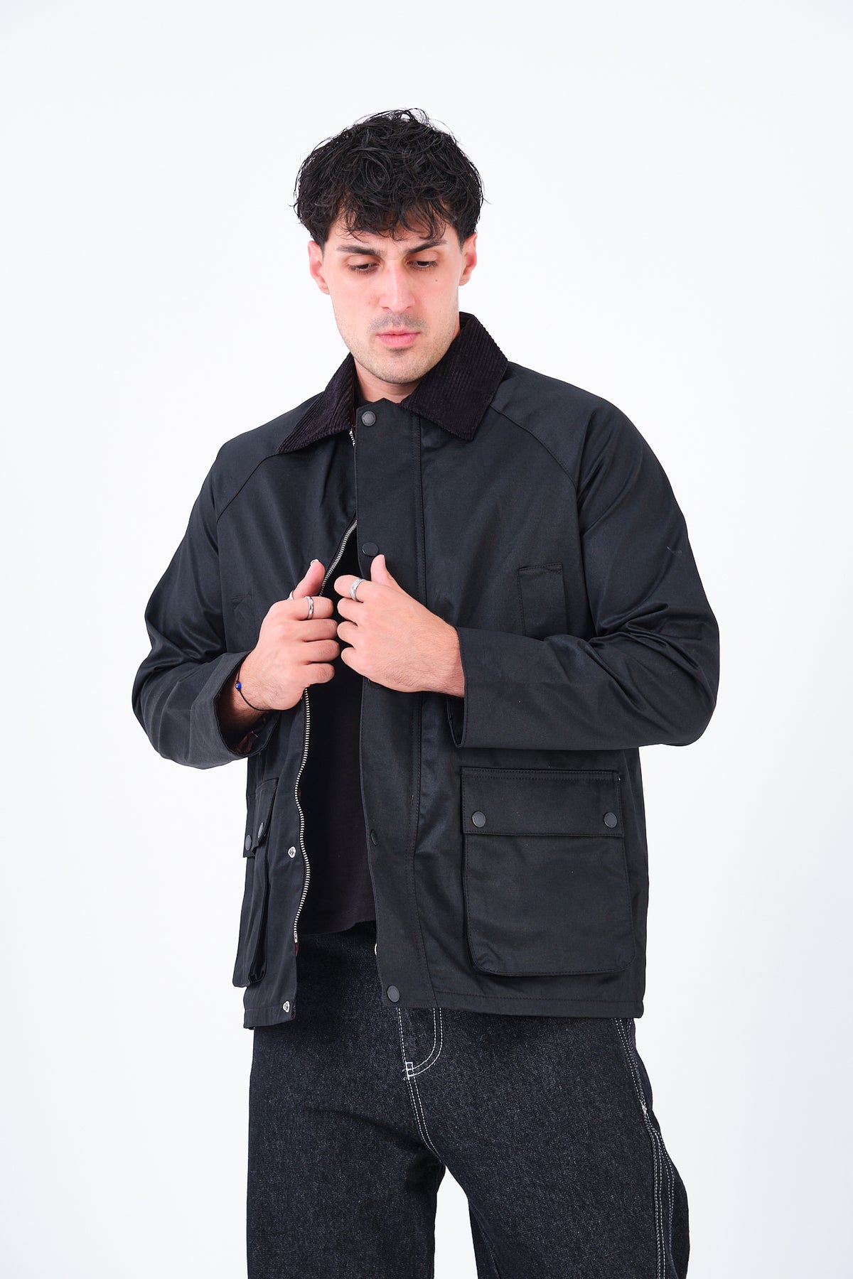 color:black