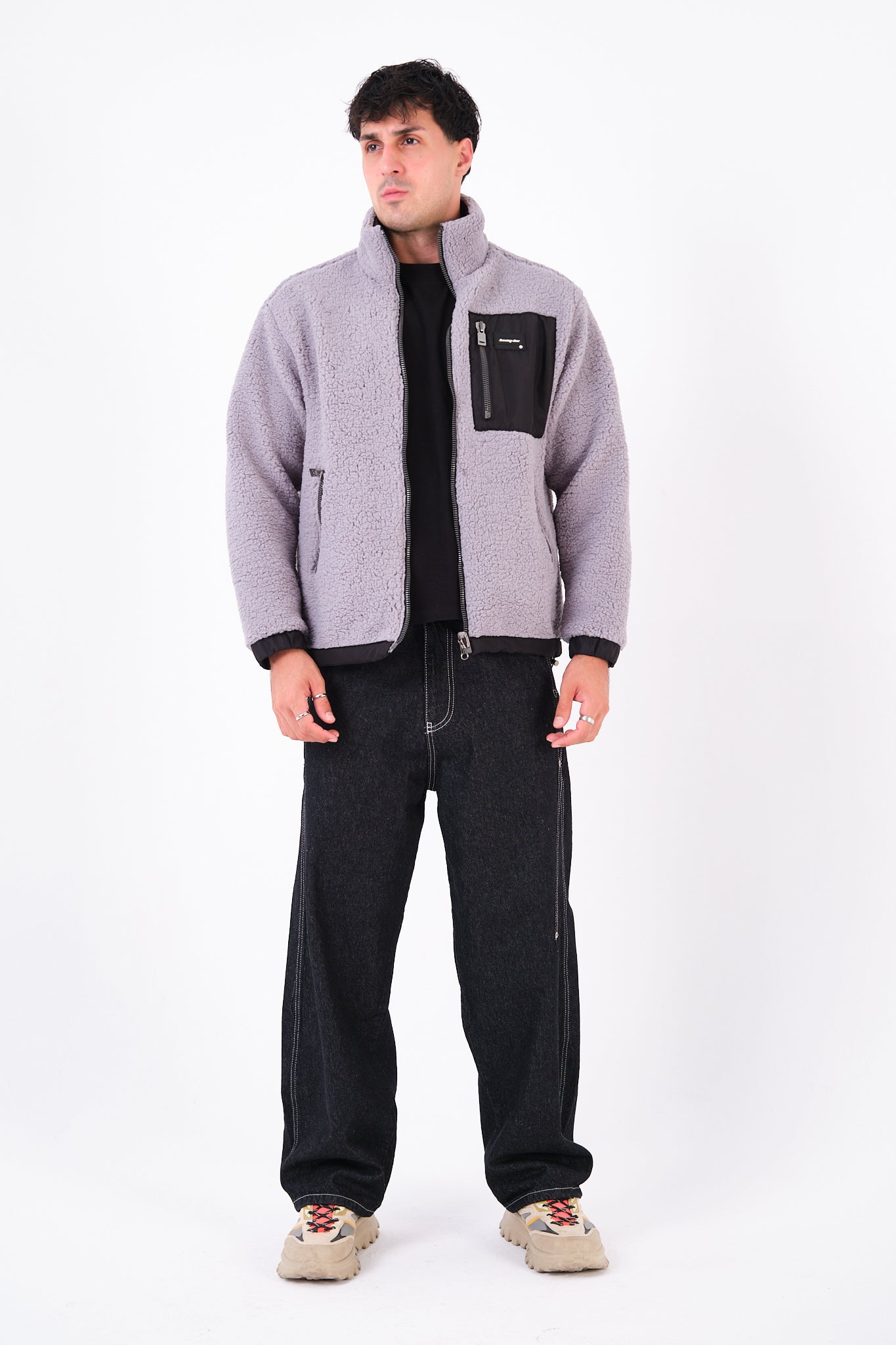 color:gray