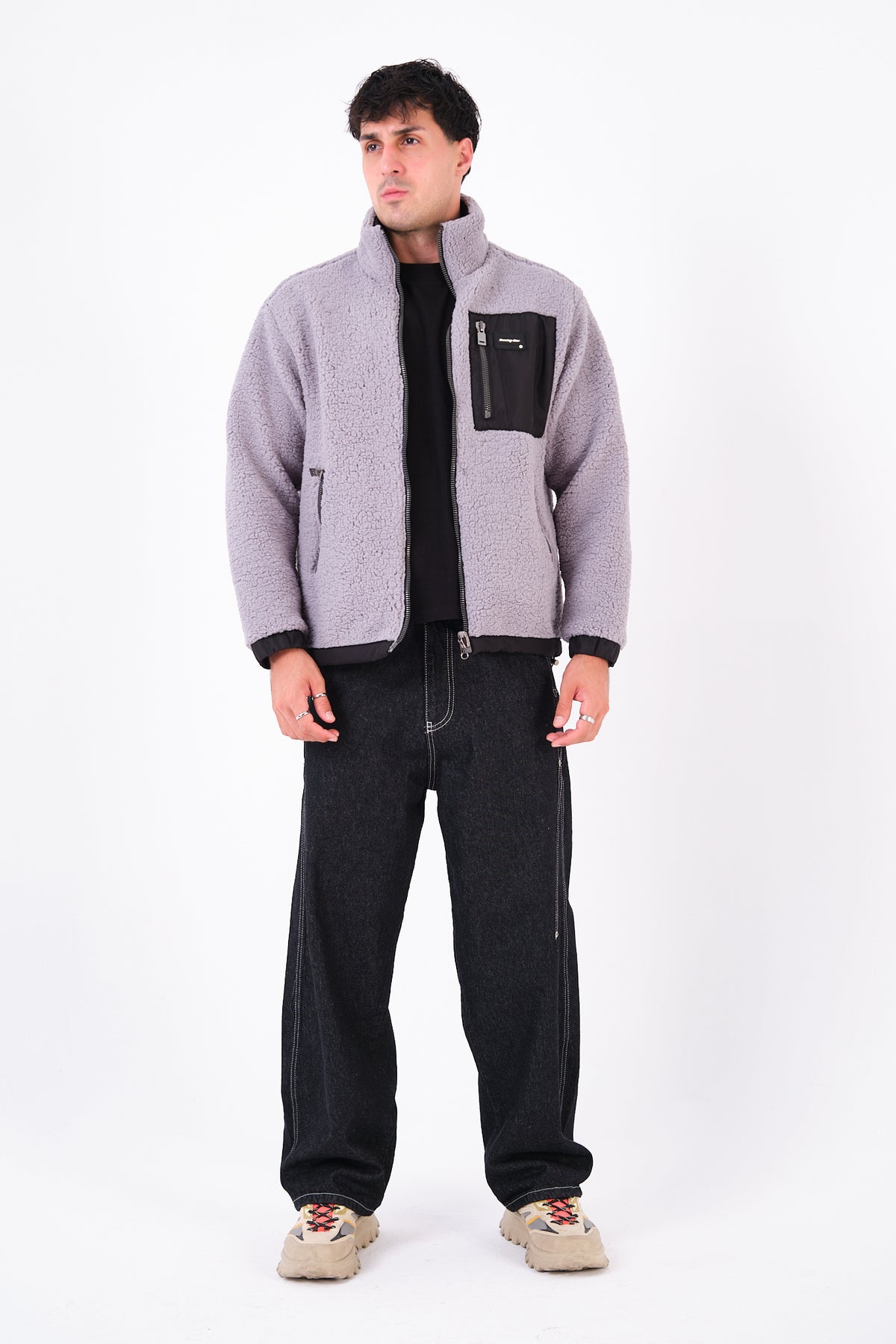 color:gray