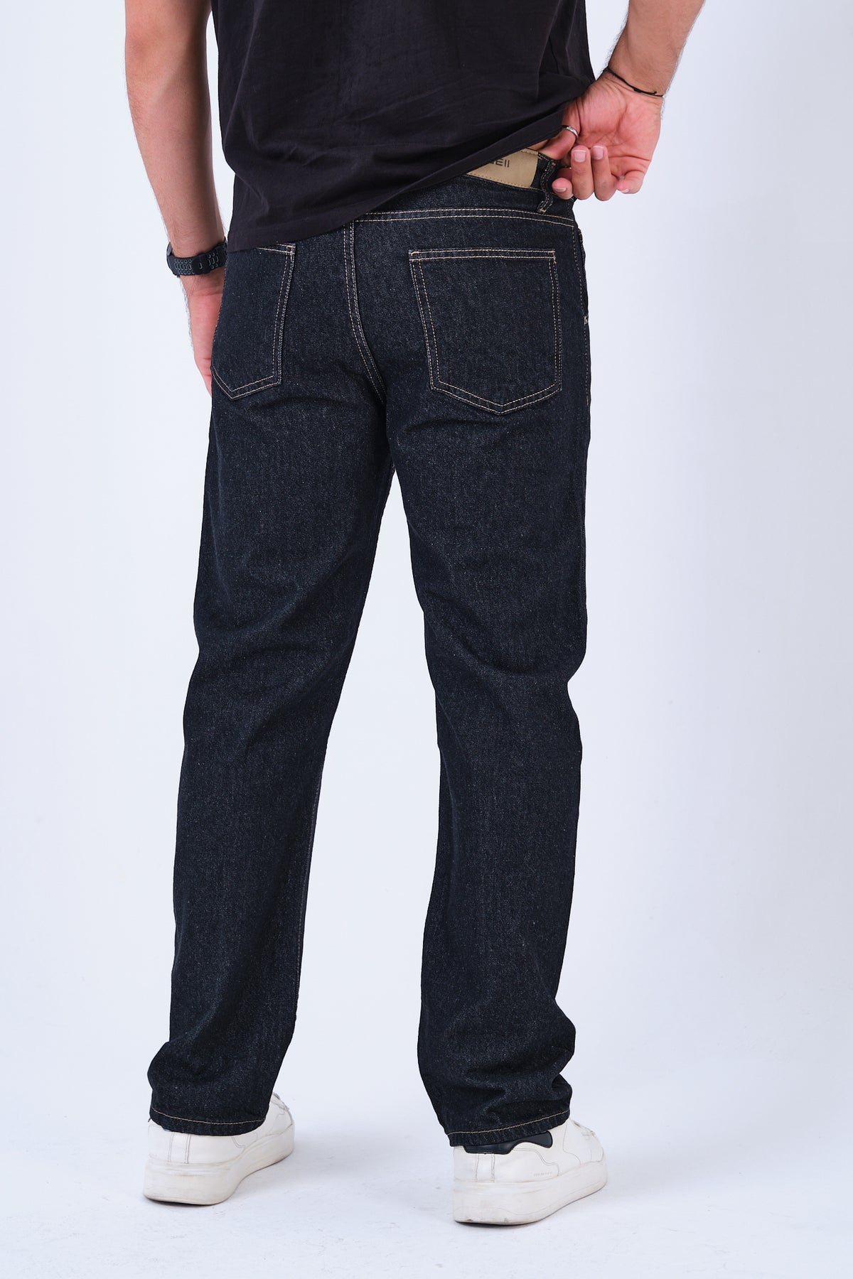 color:black