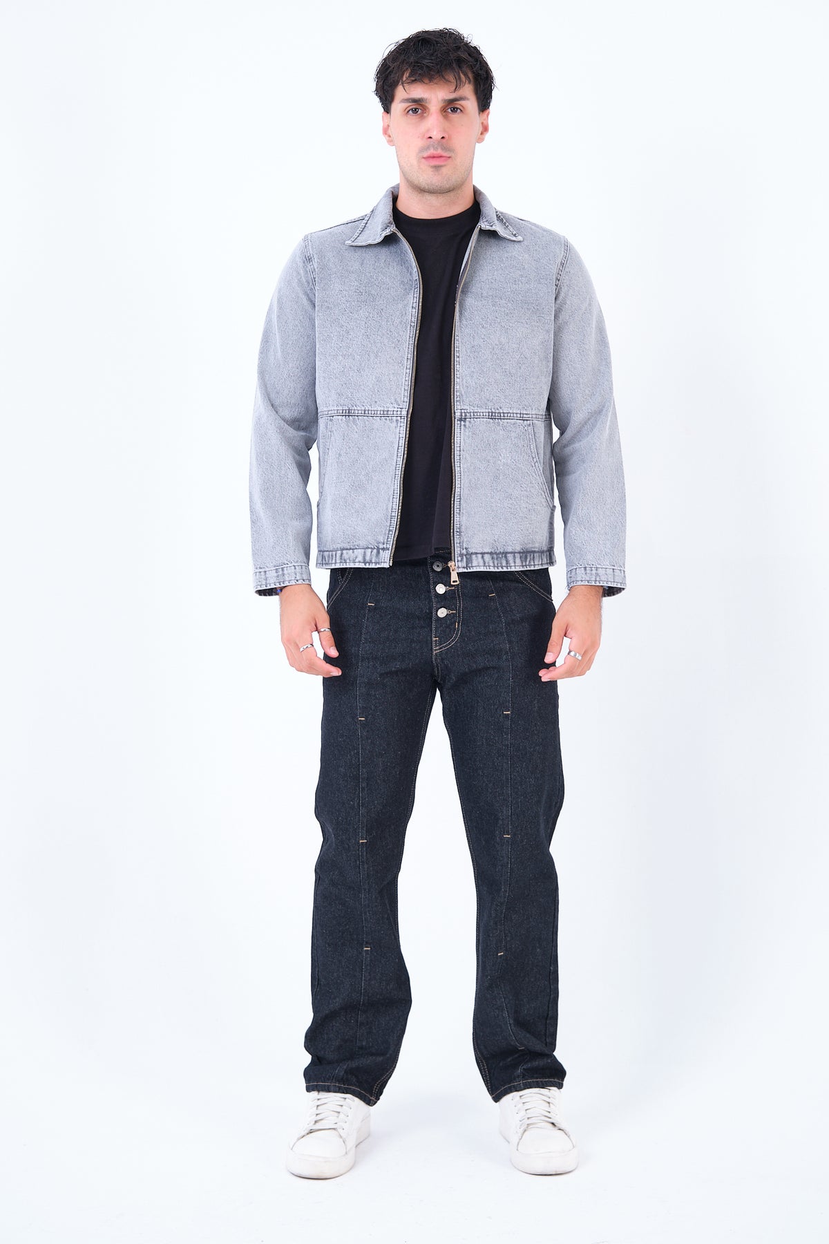 color:gray