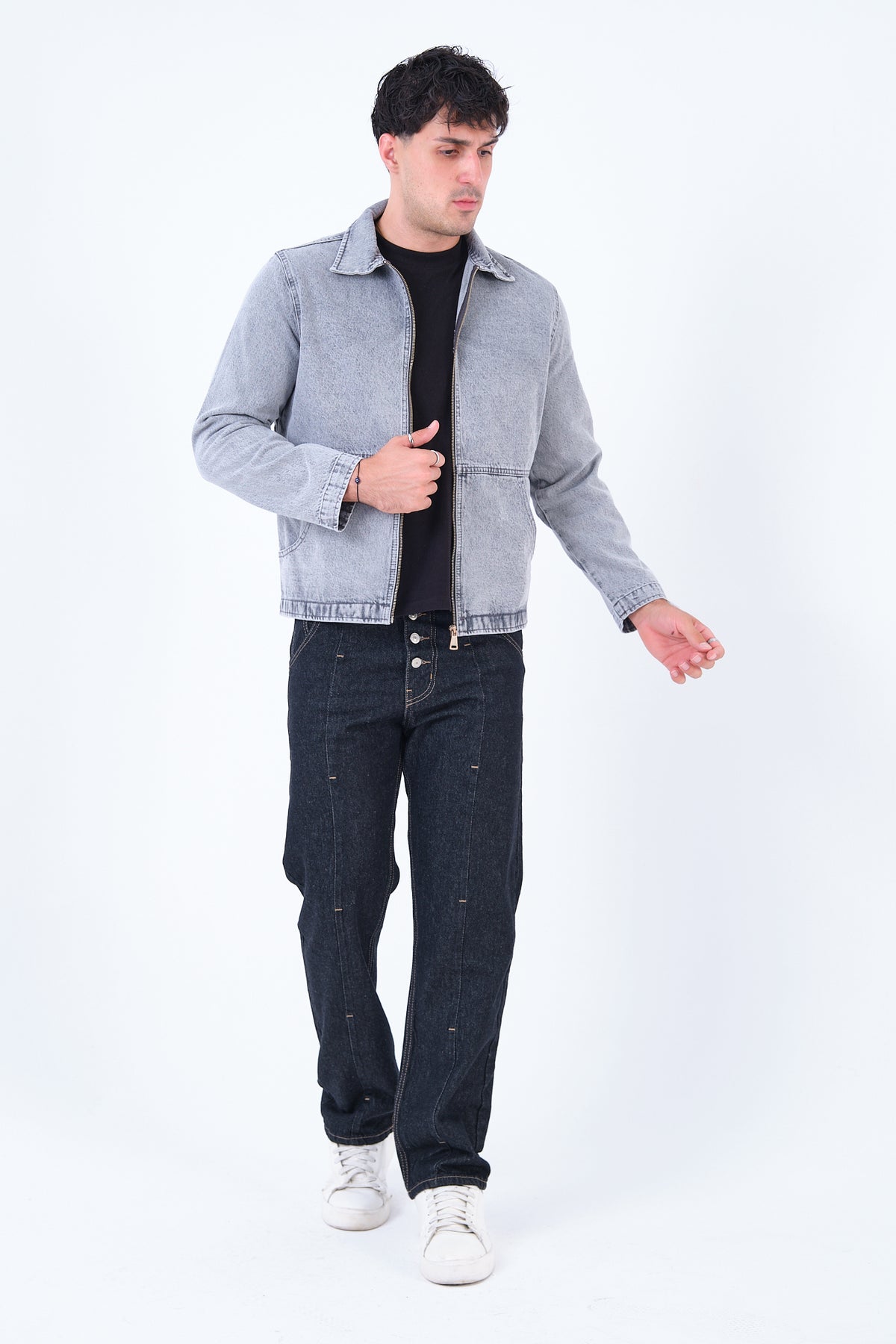 color:gray