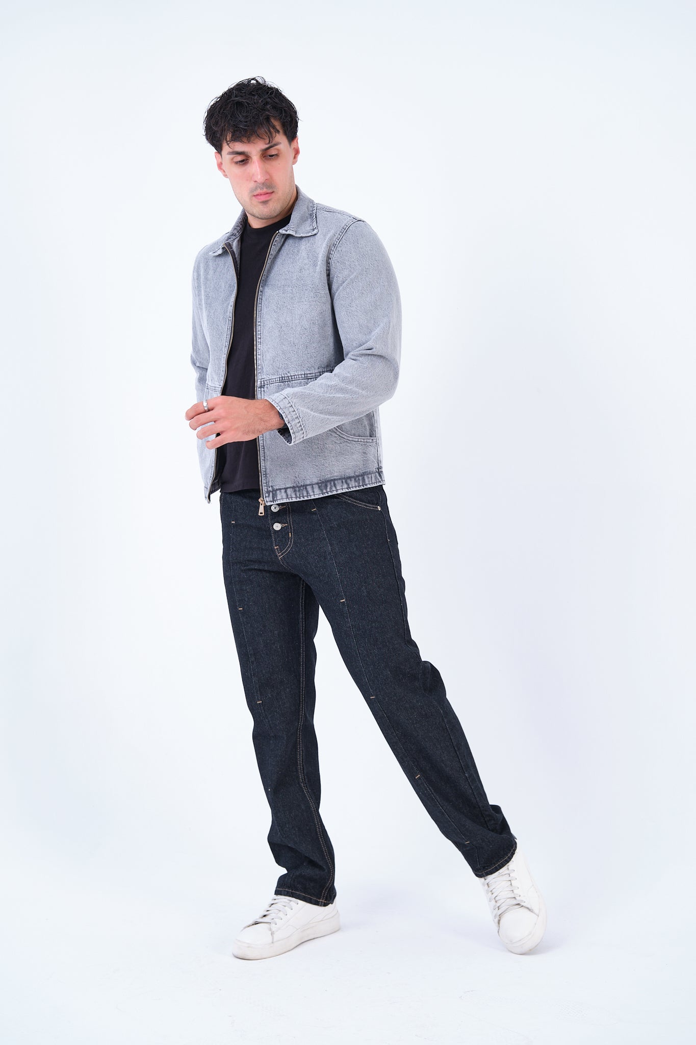 color:gray