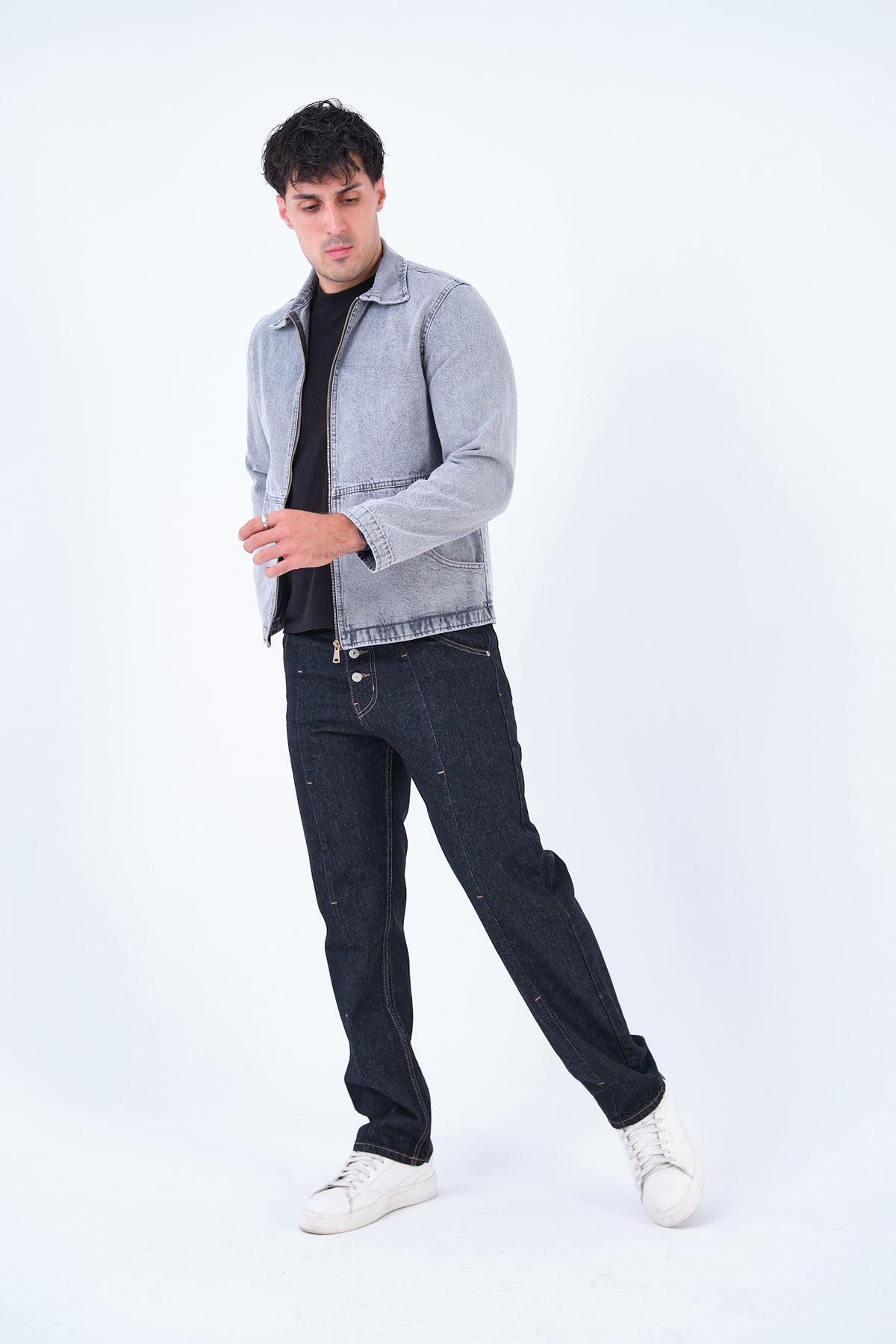color:gray