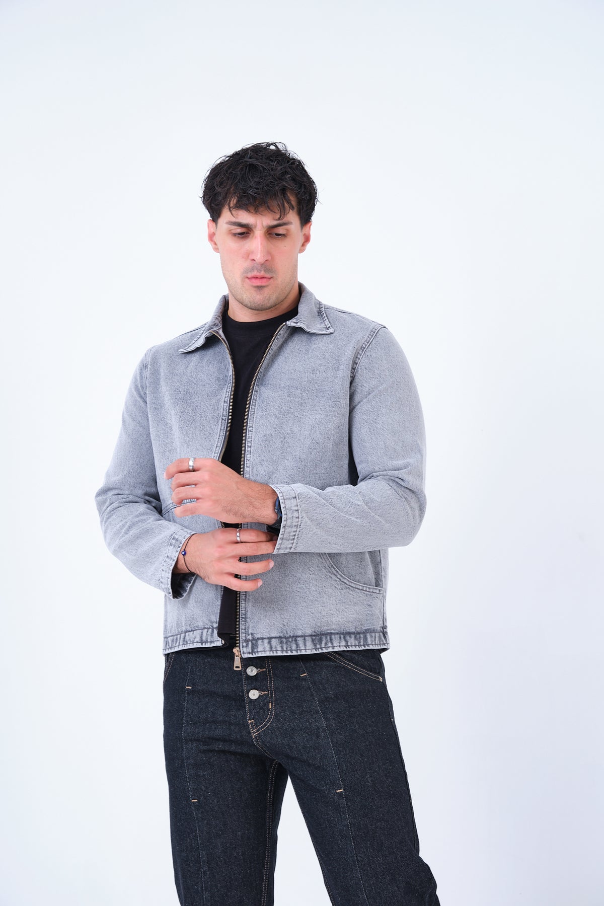 color:gray