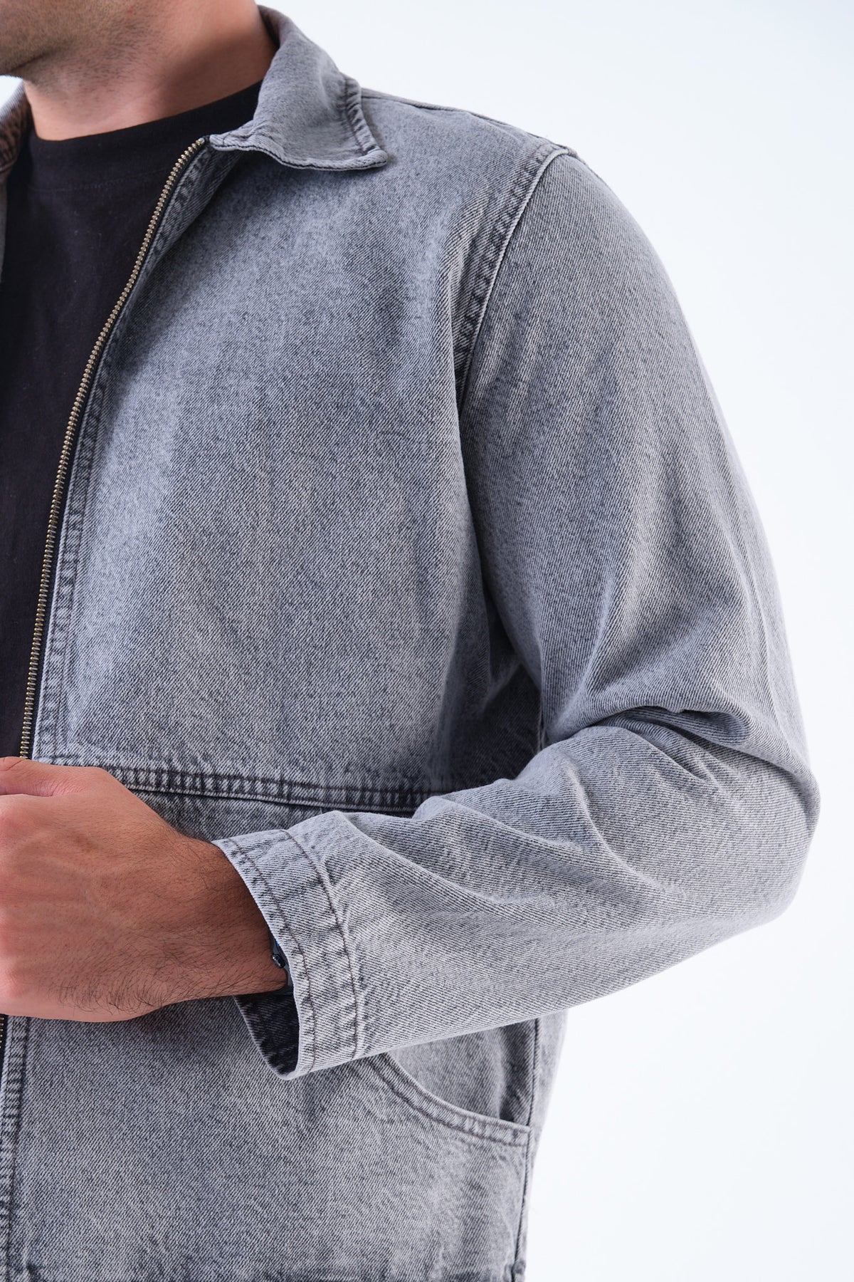 color:gray