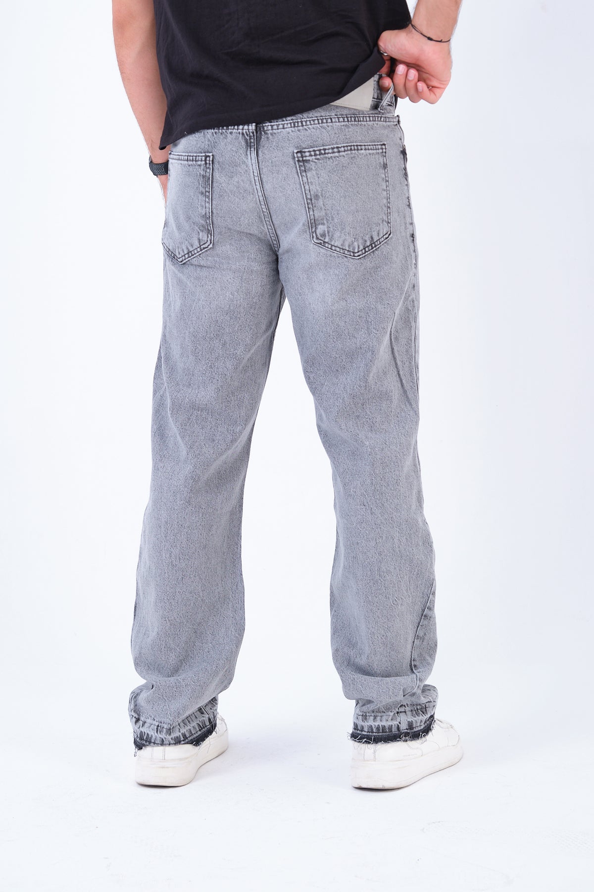 color:gray