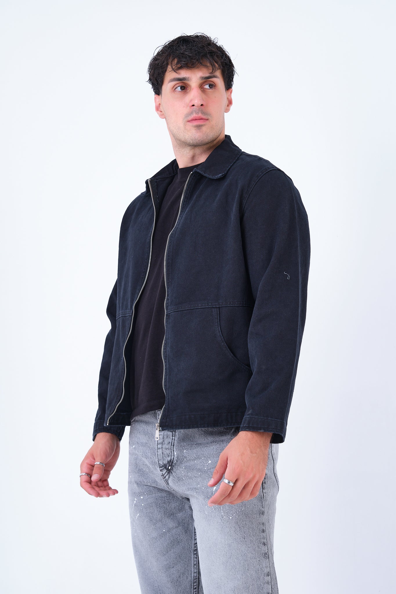 color:black