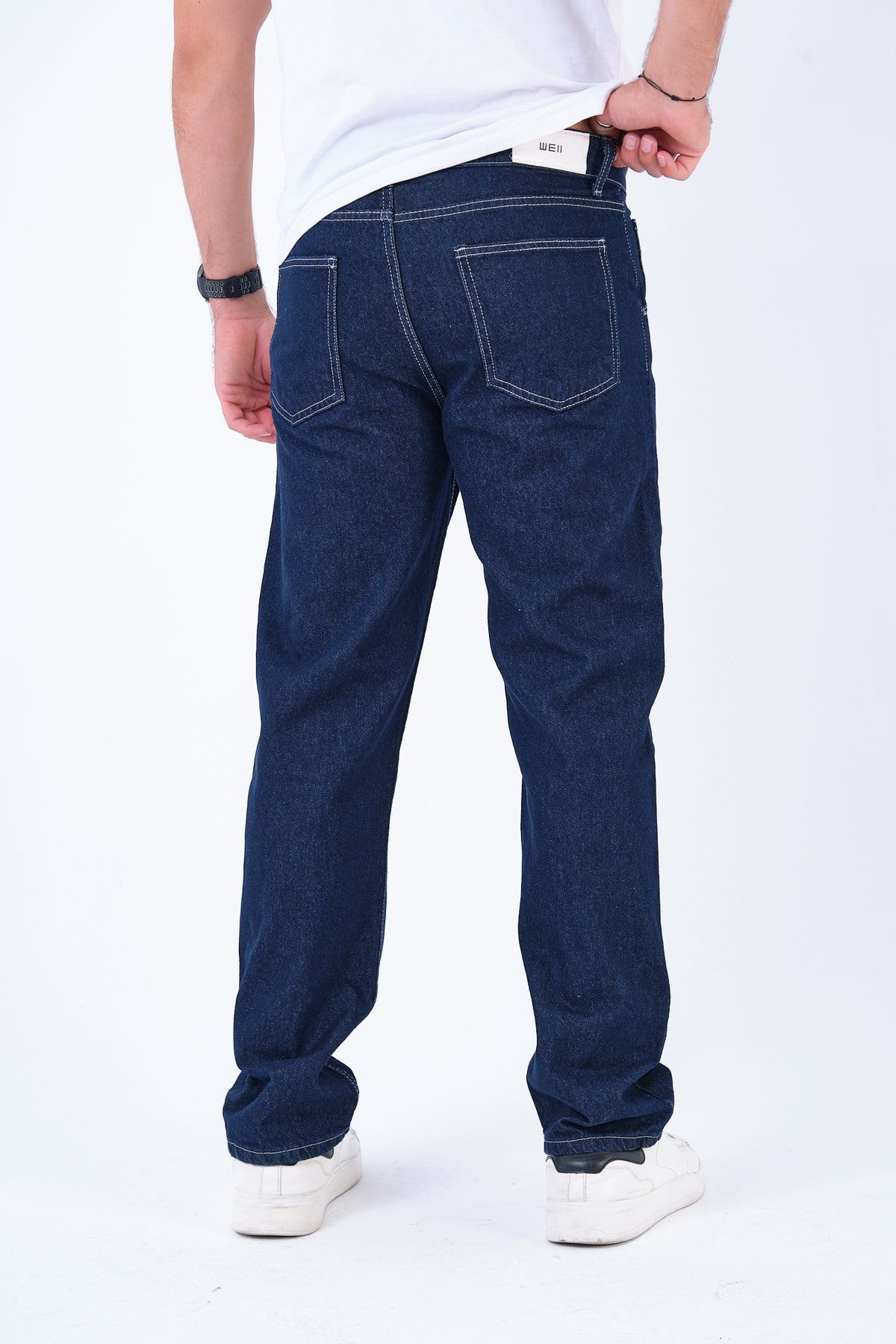 color:navy