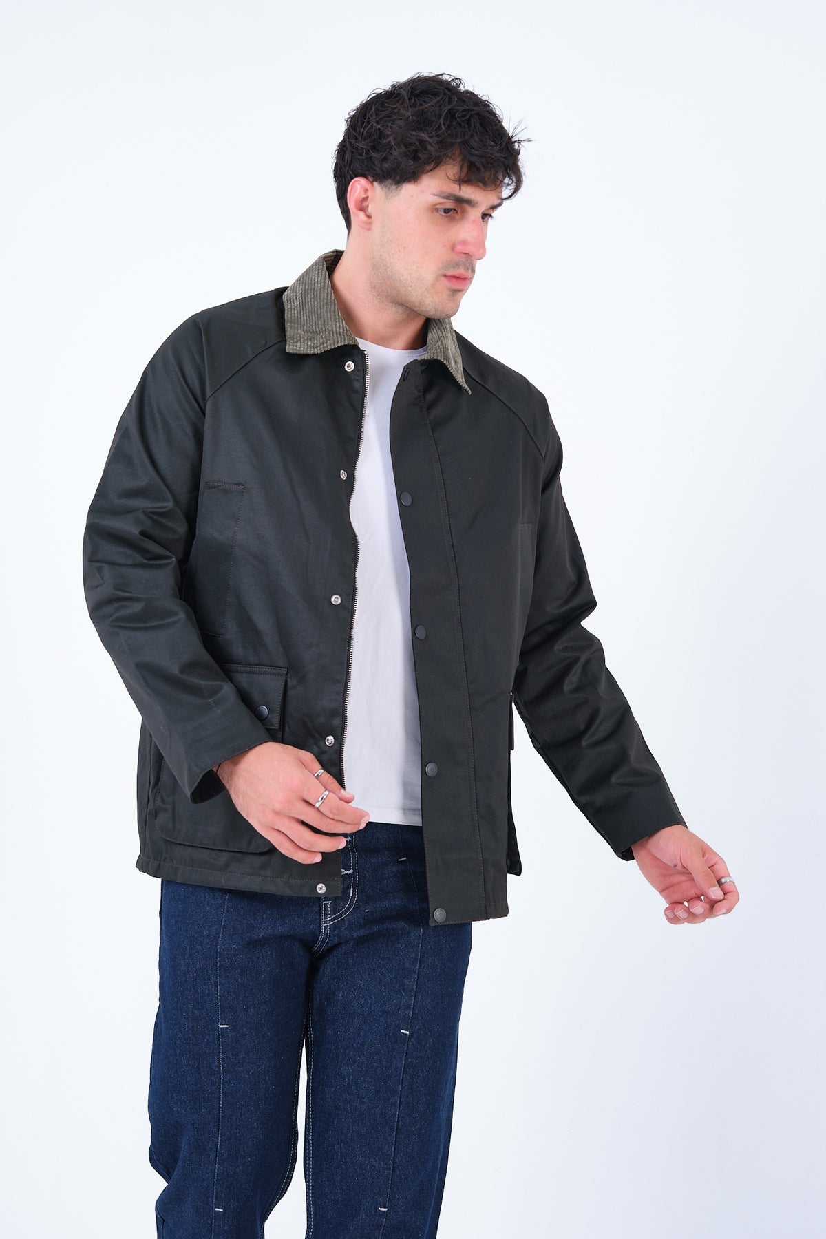 color:khaki