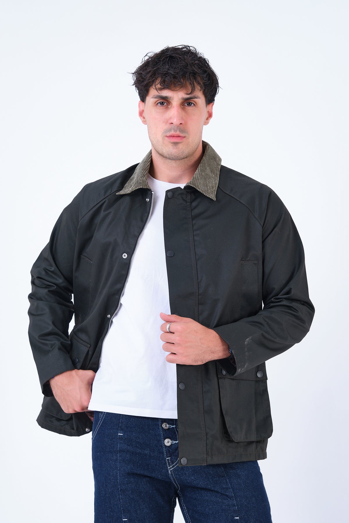 color:khaki