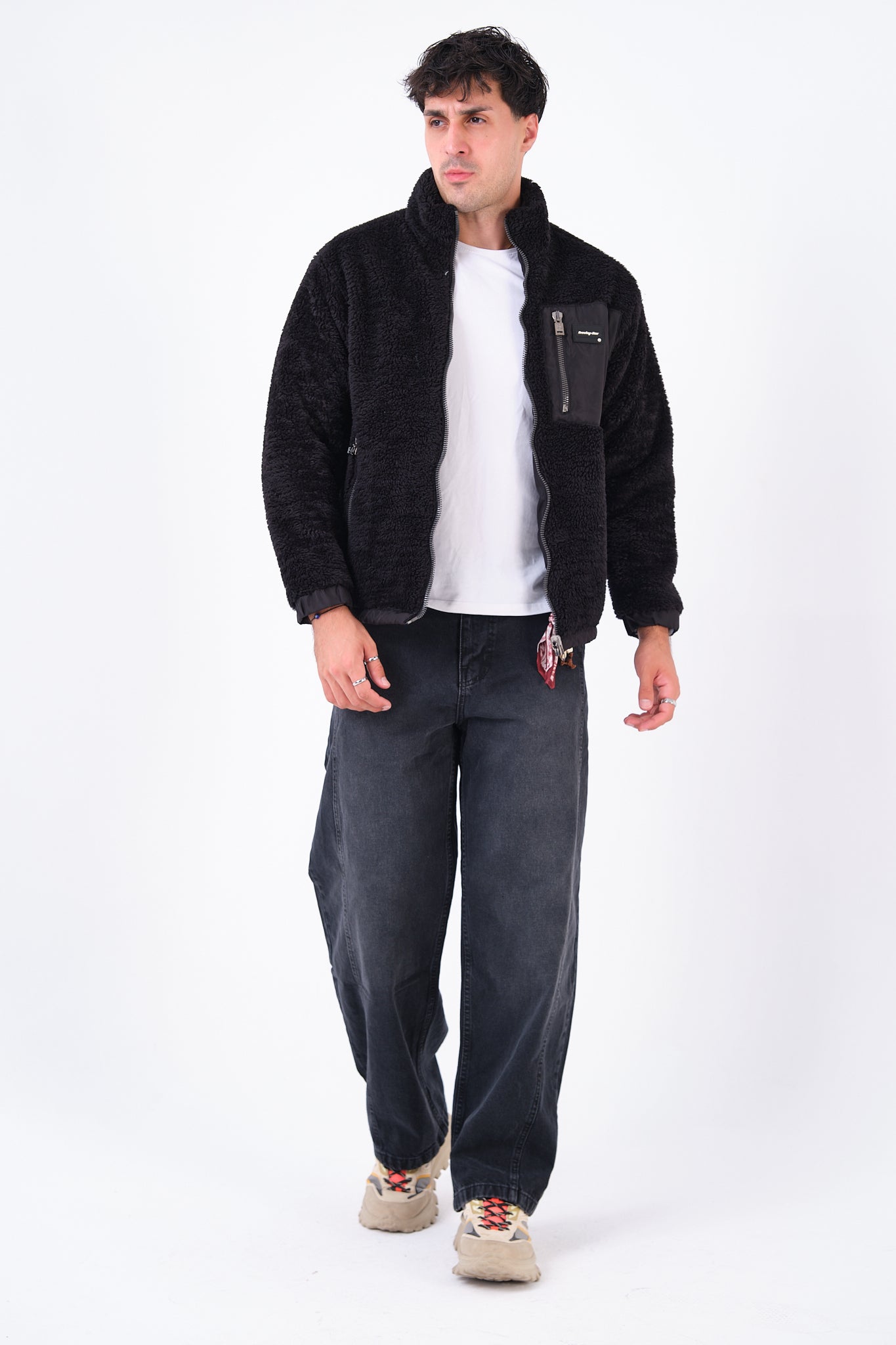 color:black