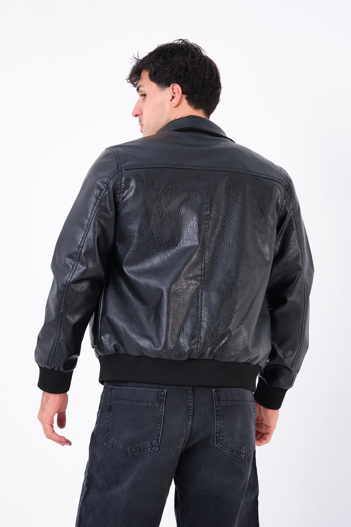 color:black