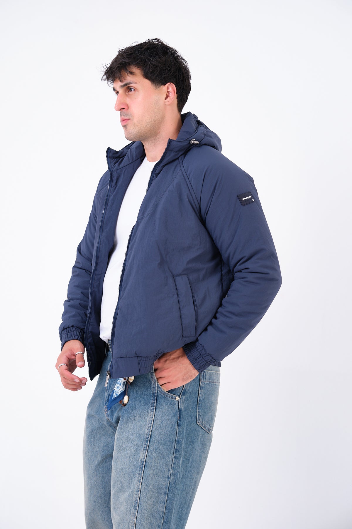 color:navy