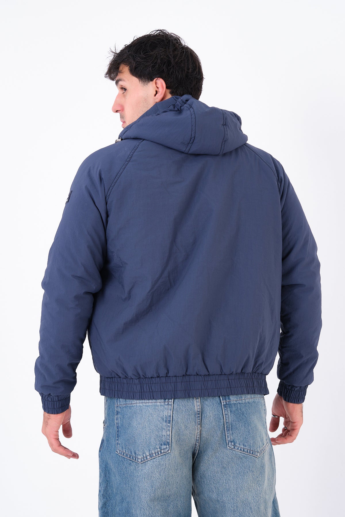 color:navy