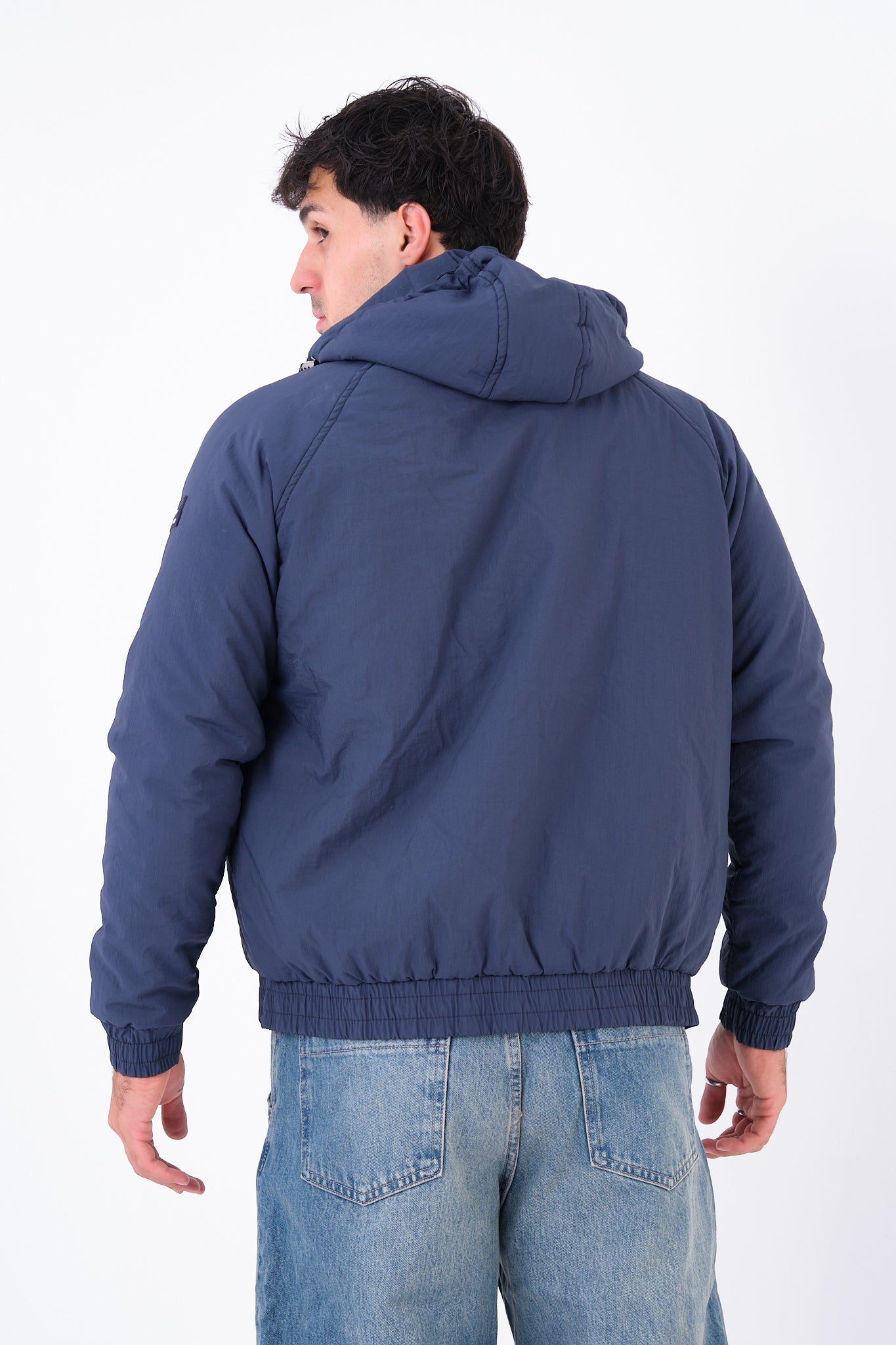 color:navy
