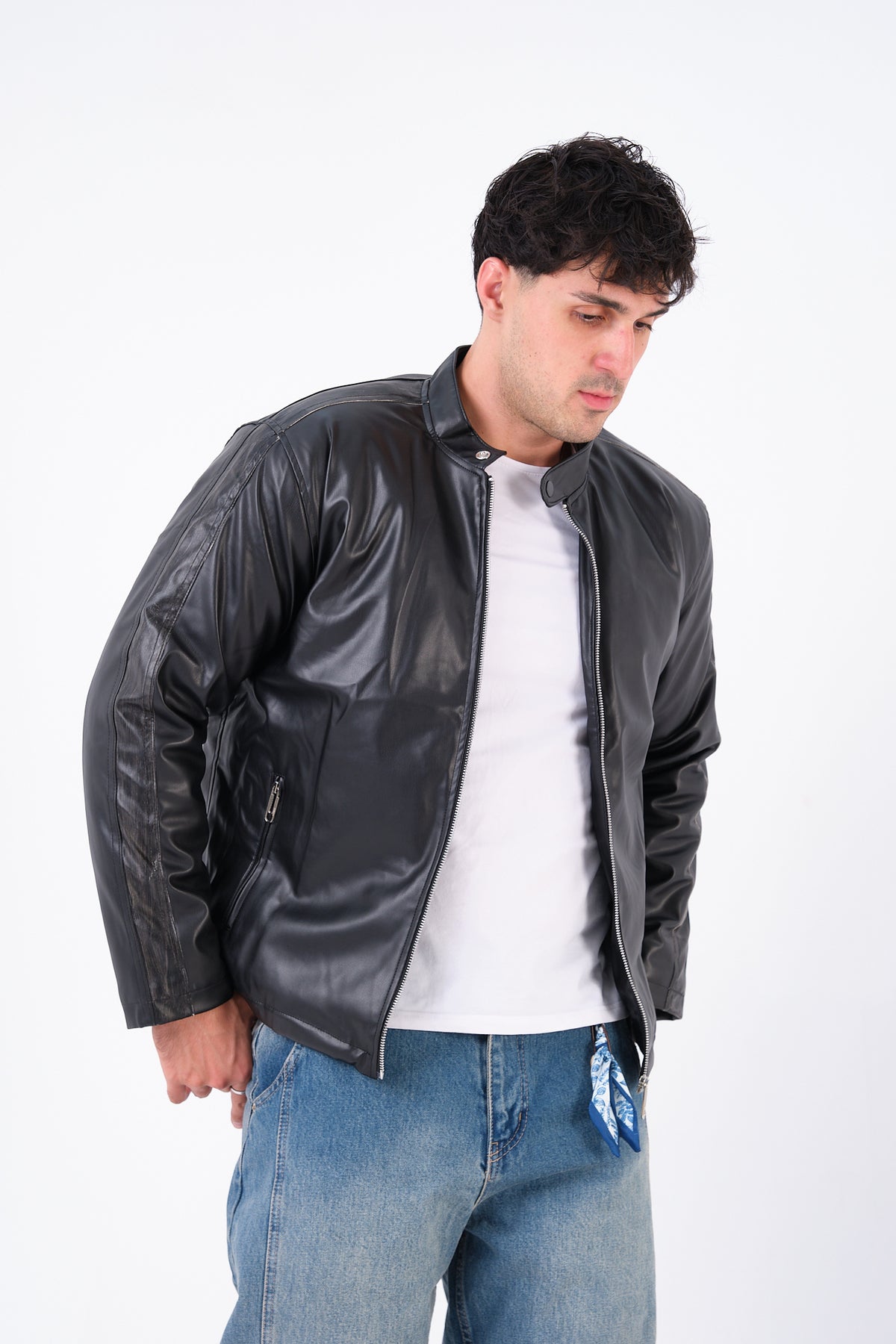 color:black