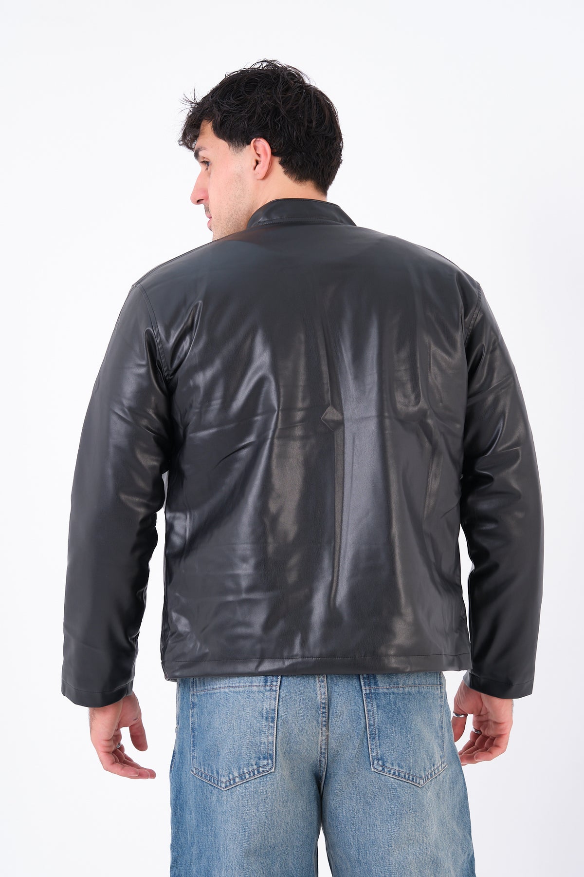 color:black