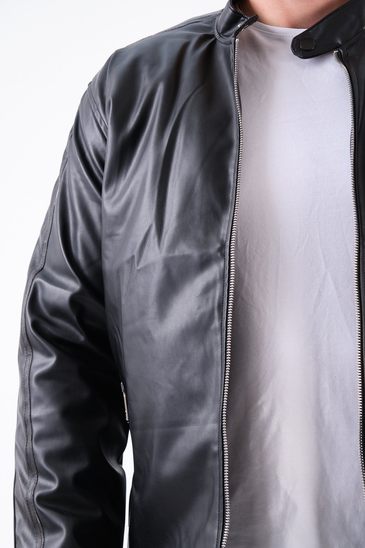 color:black