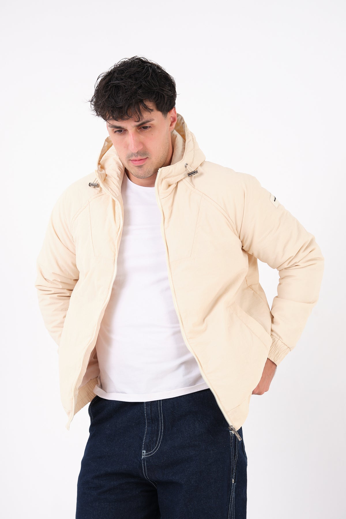 color:beige