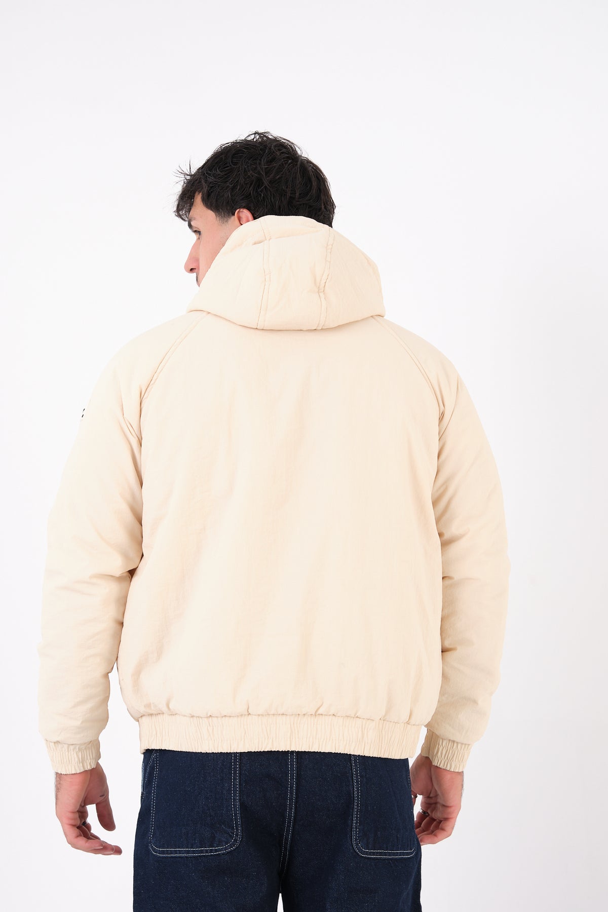 color:beige