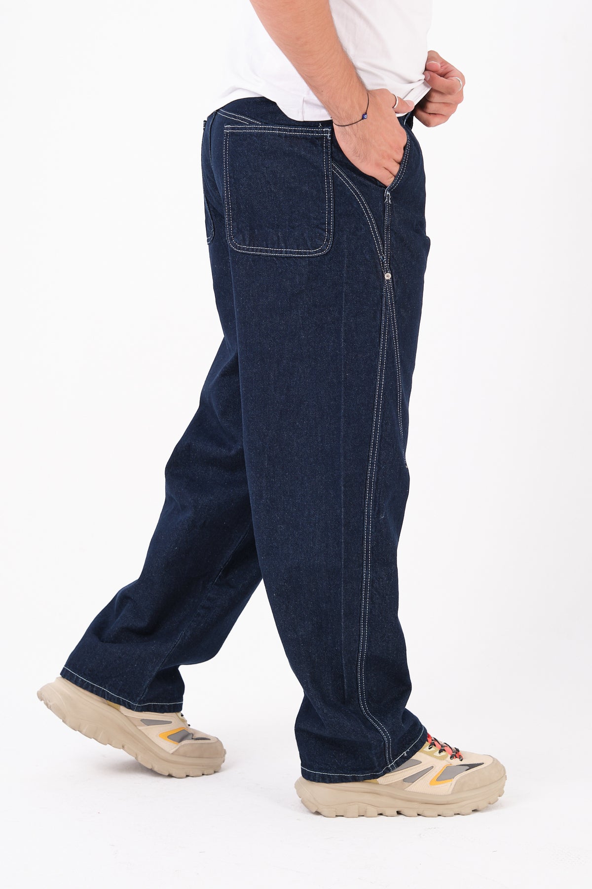color:navy