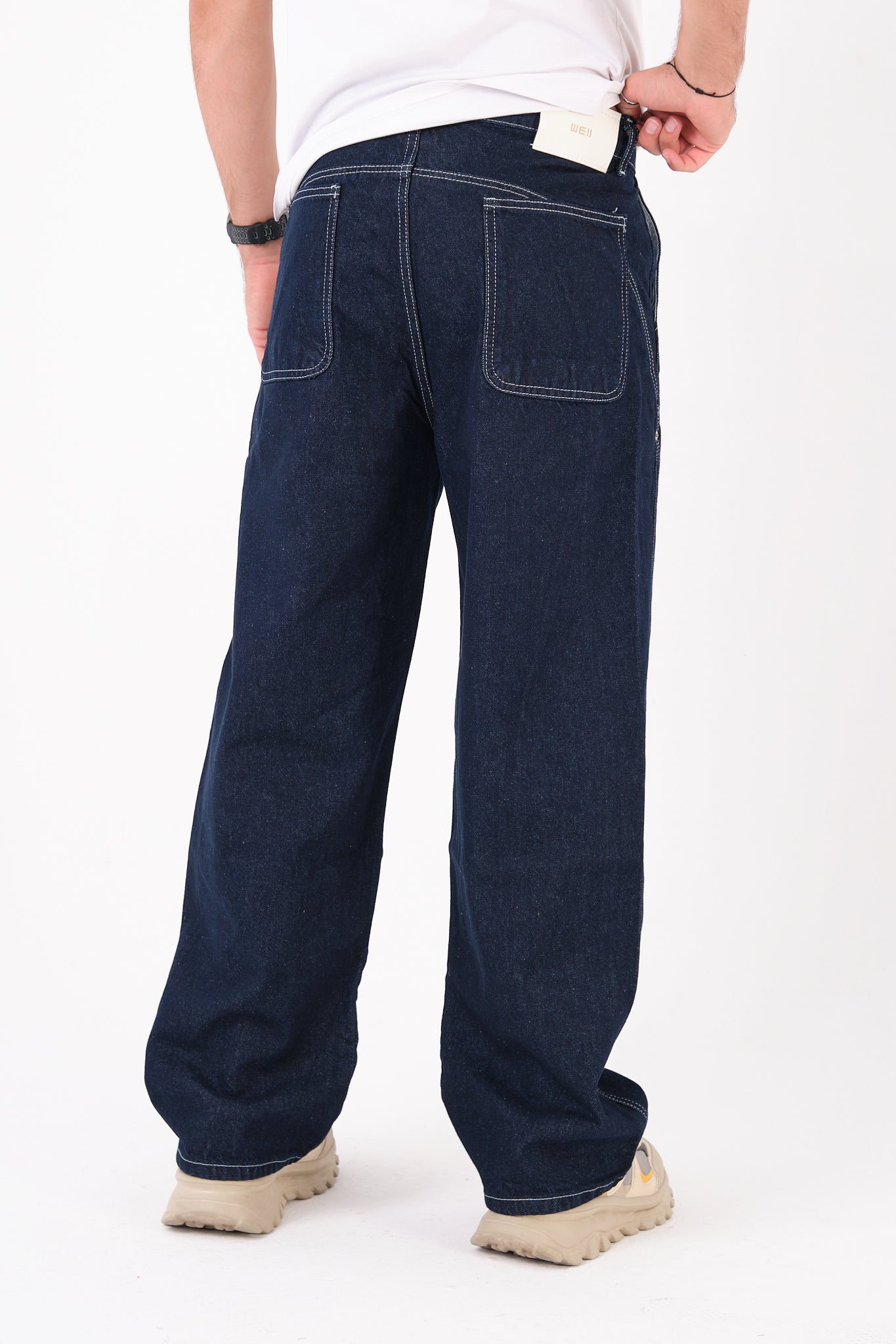 color:navy