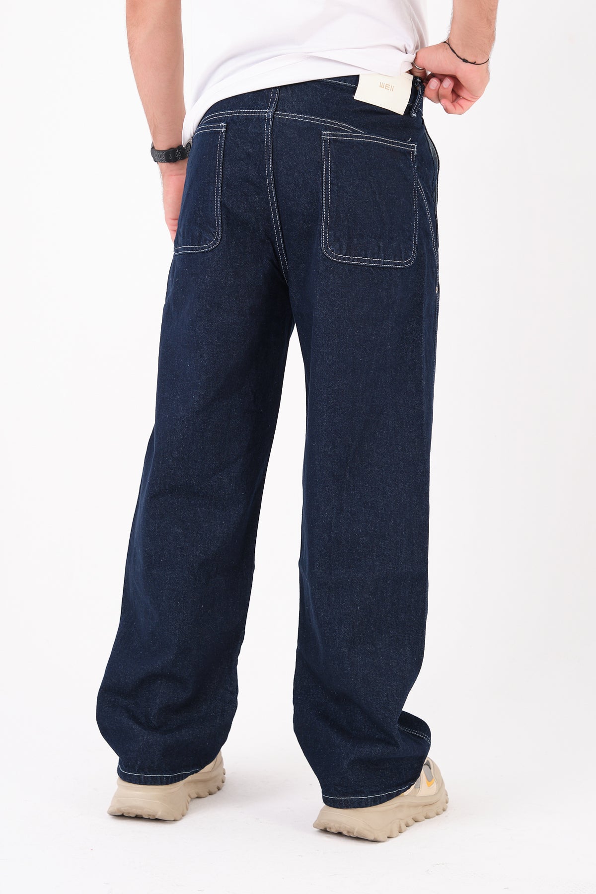 color:navy