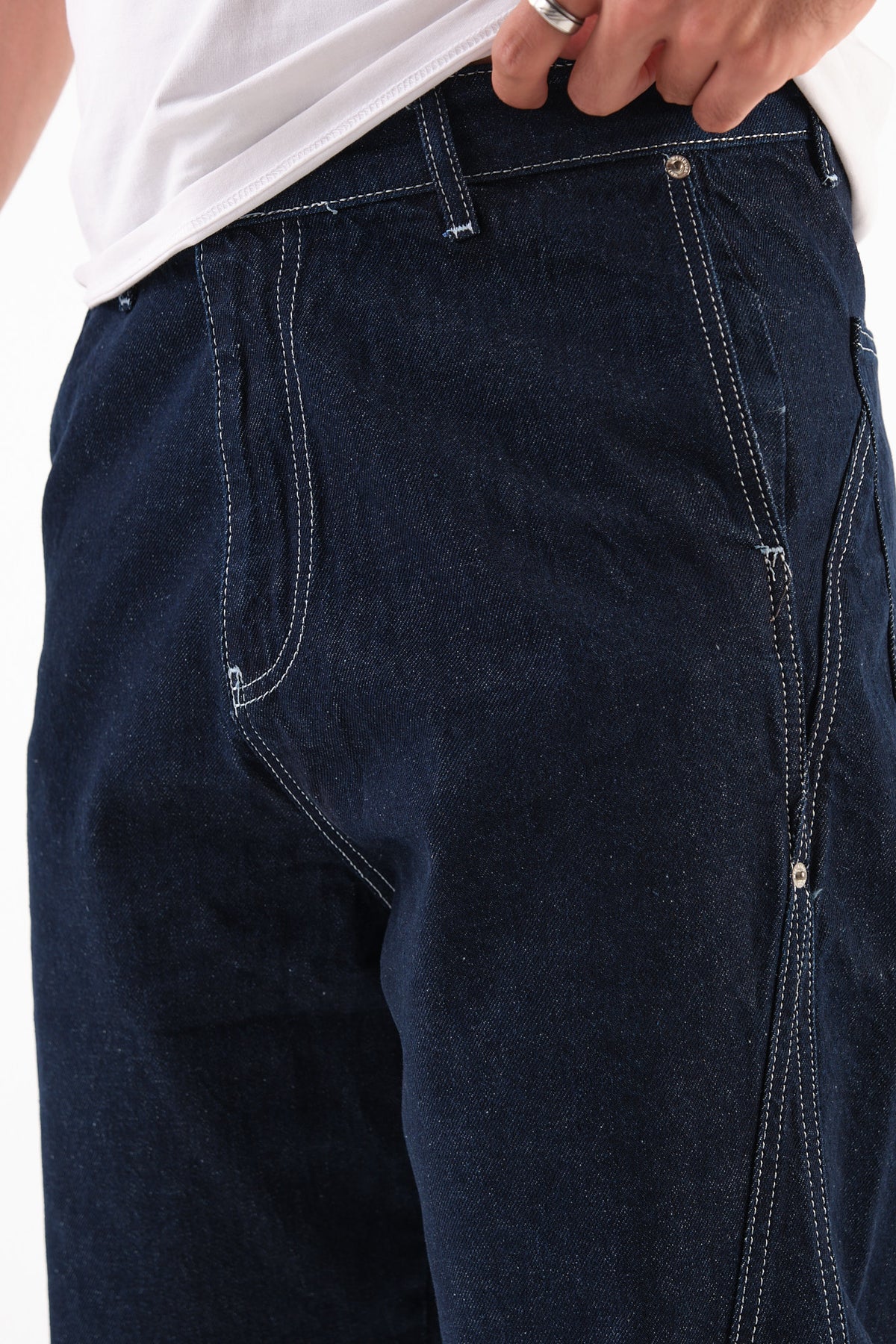 color:navy