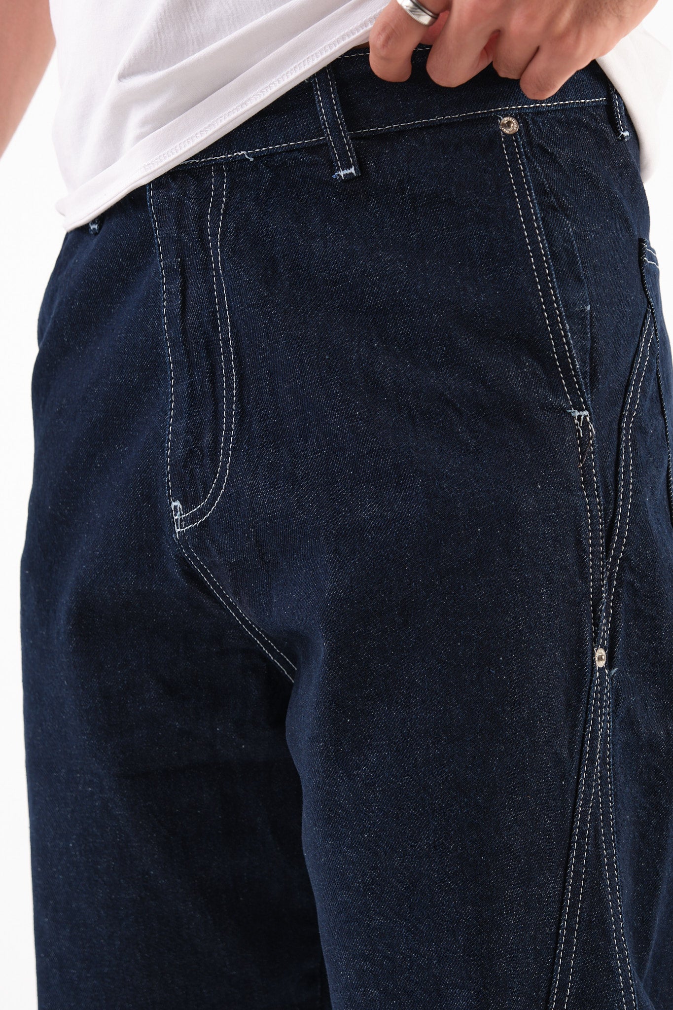 color:navy