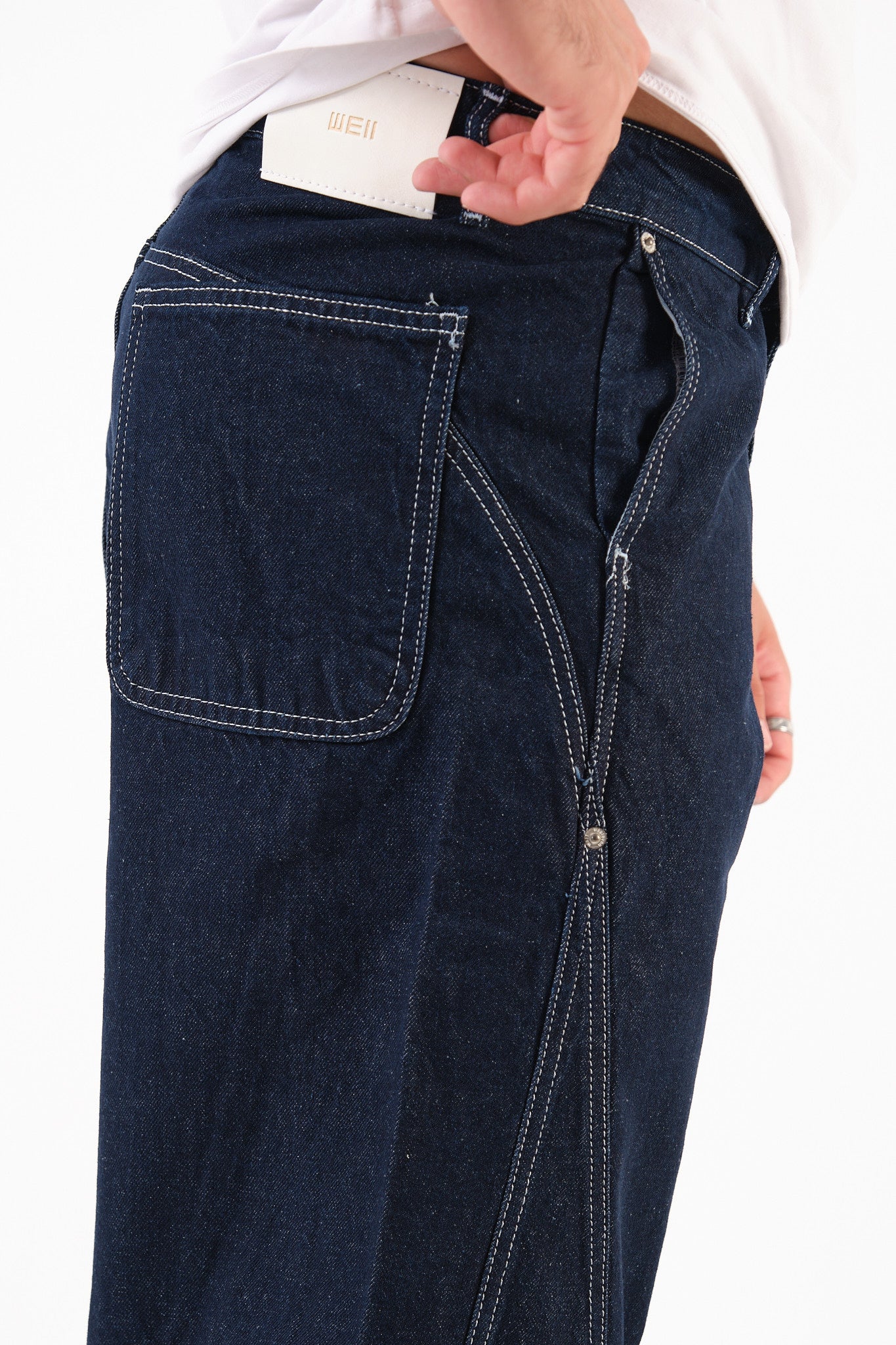 color:navy