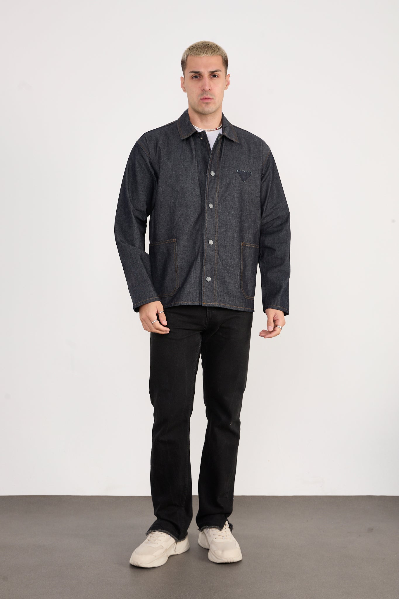 color:navy