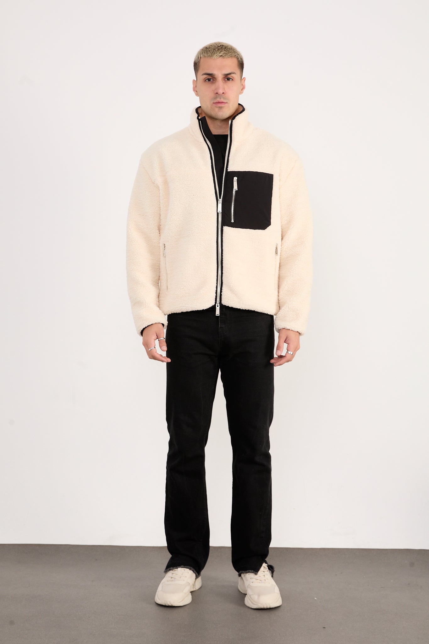 color:beige
