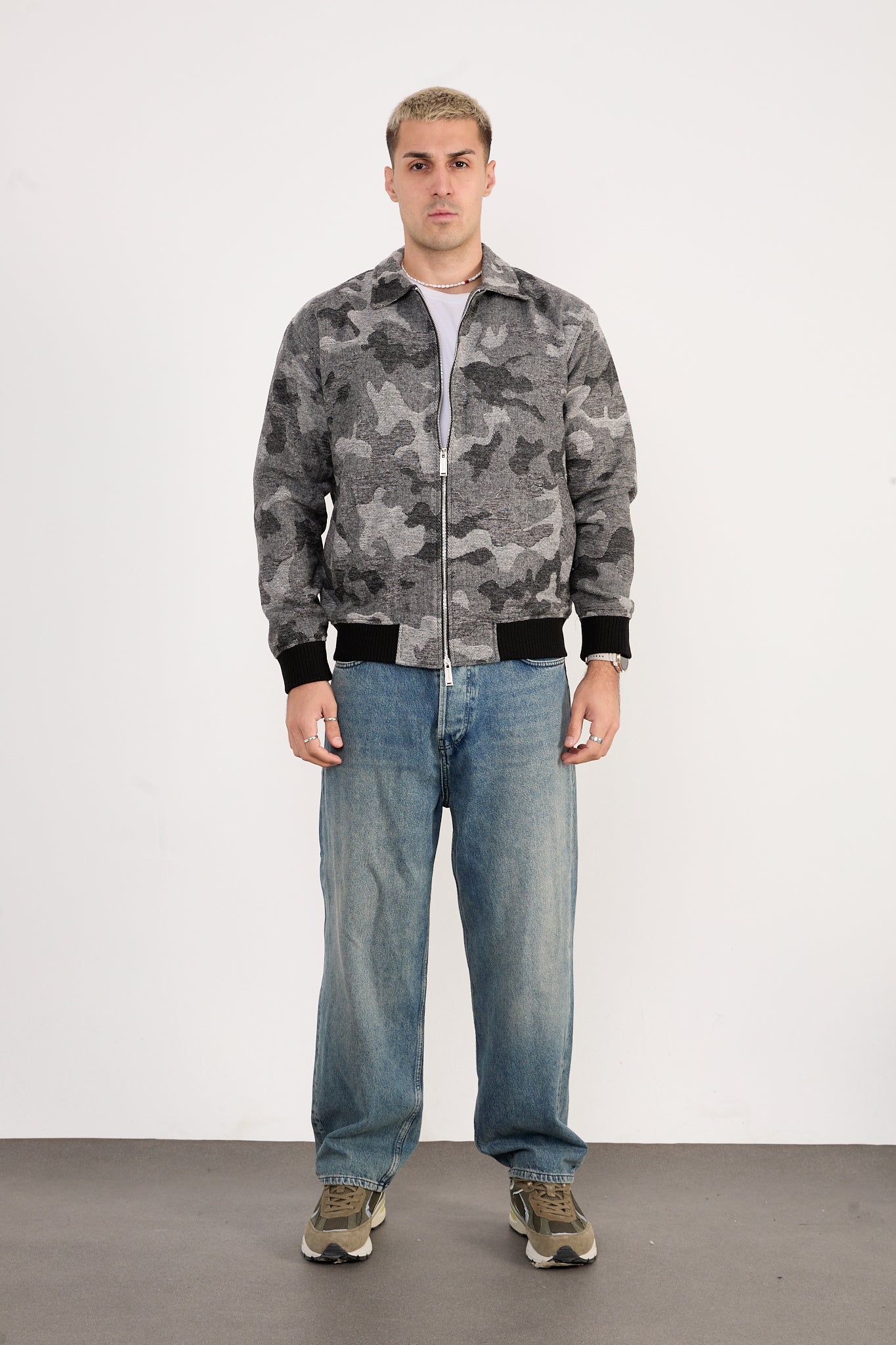 color:gray
