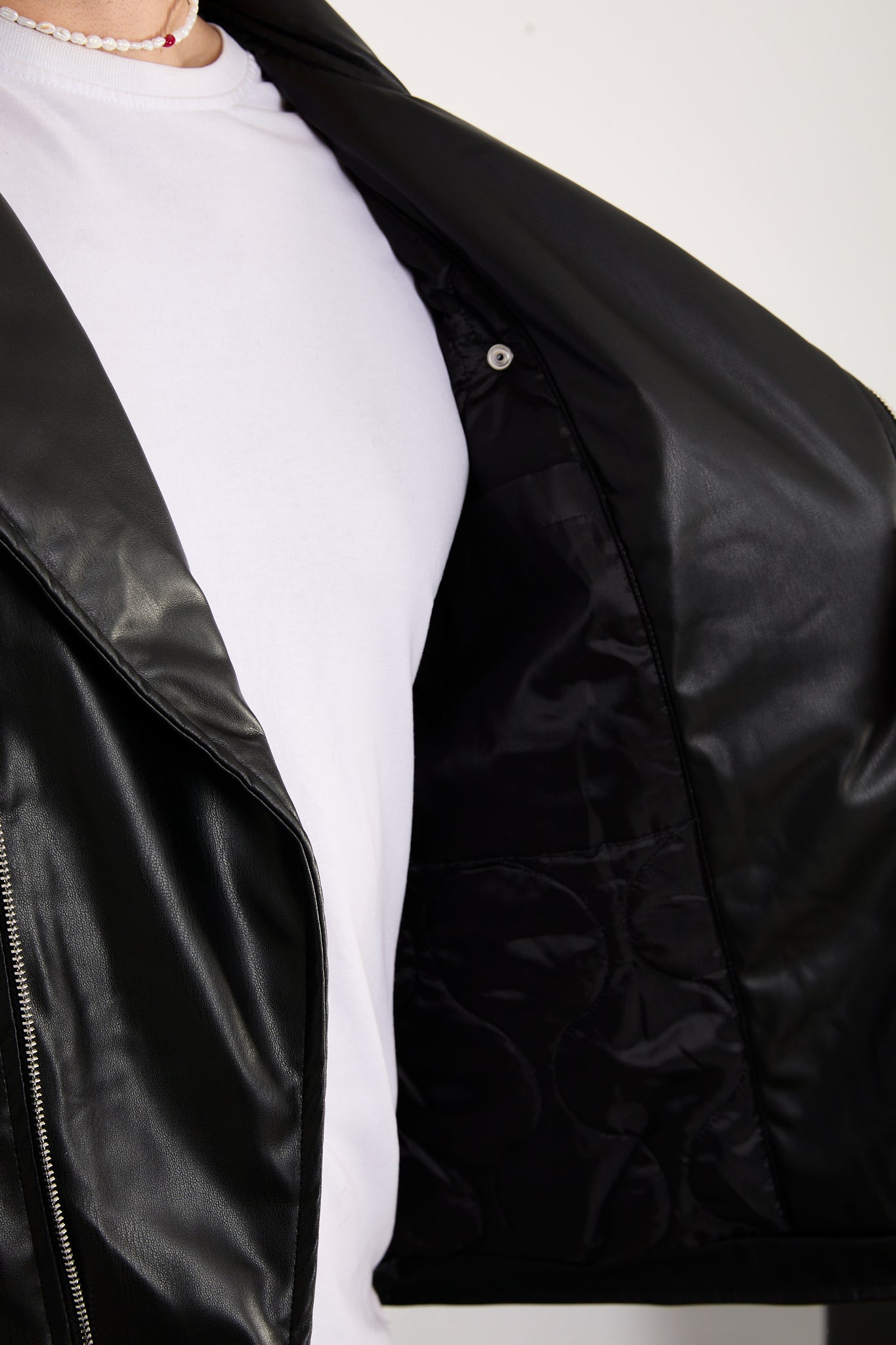 color:black